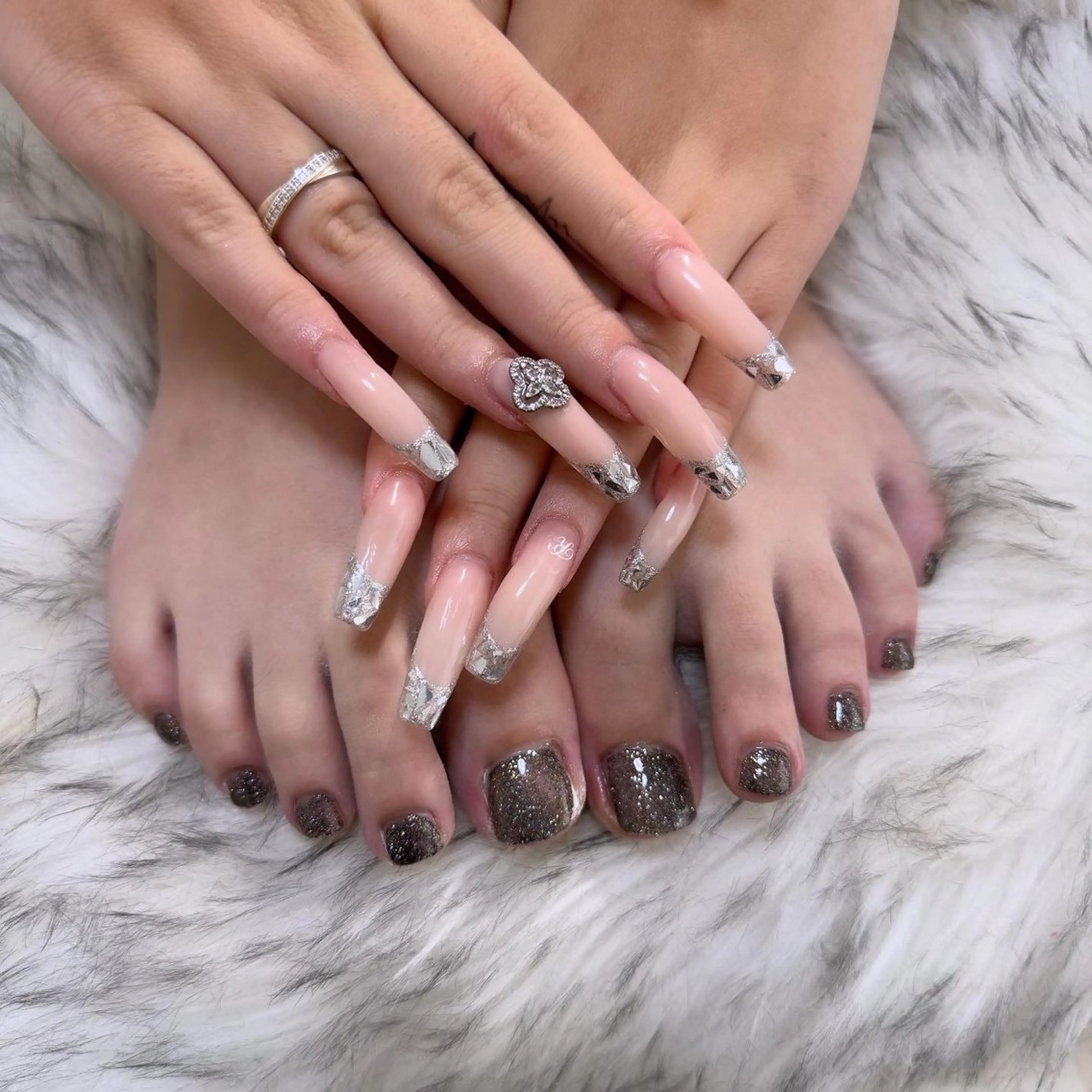 ロング ハンドネイル フットネイル mao .のネイルデザイン