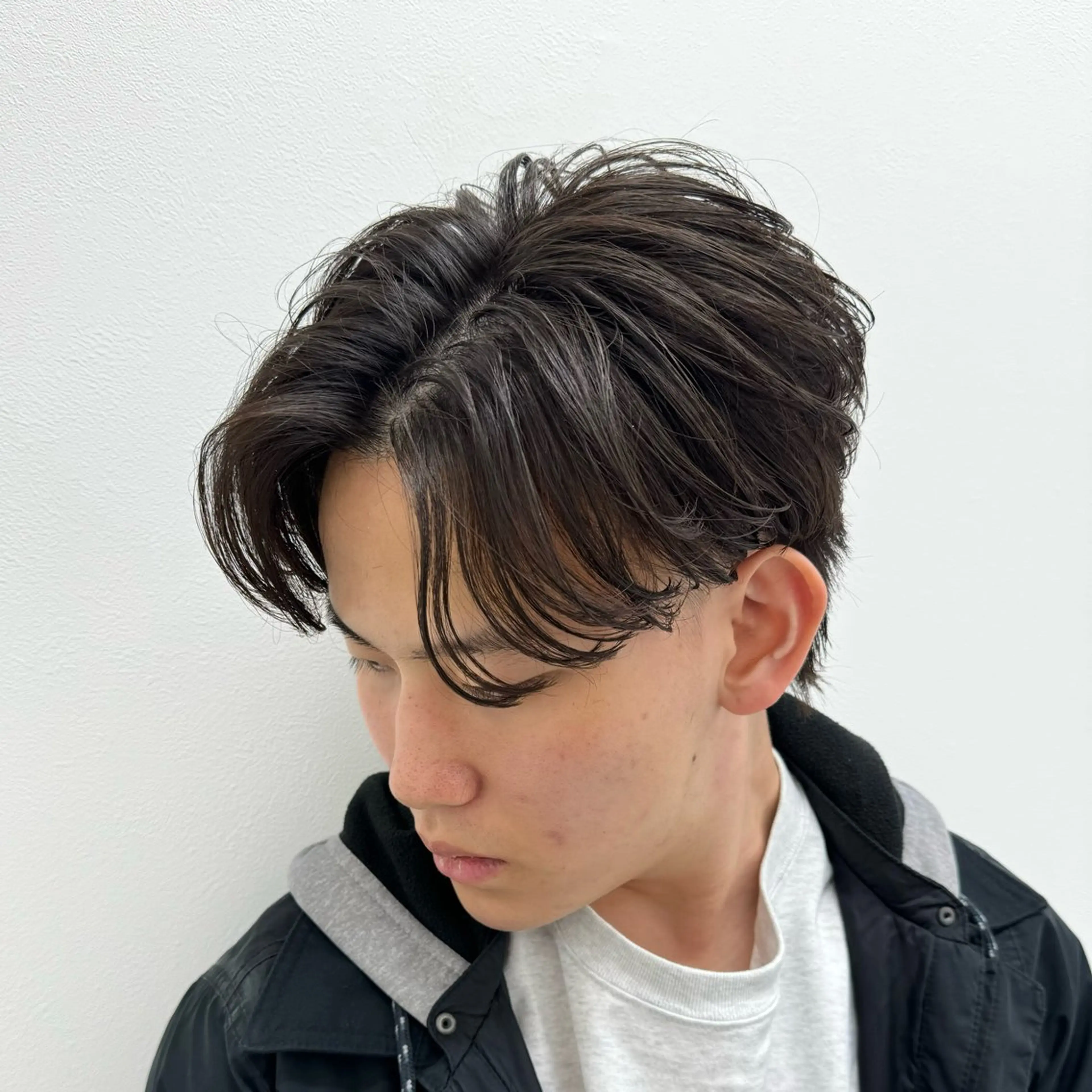 ショート カラー パーマ ヘアアレンジ メンズ センターパート メンズハイライト メンズメッシュ マッシュ メンズパーマ カット パーマ トリートメント ヘッドスパ ヘアセット 仕上がり満足度No. 1🔥BLUCK🔥のヘアスタイル