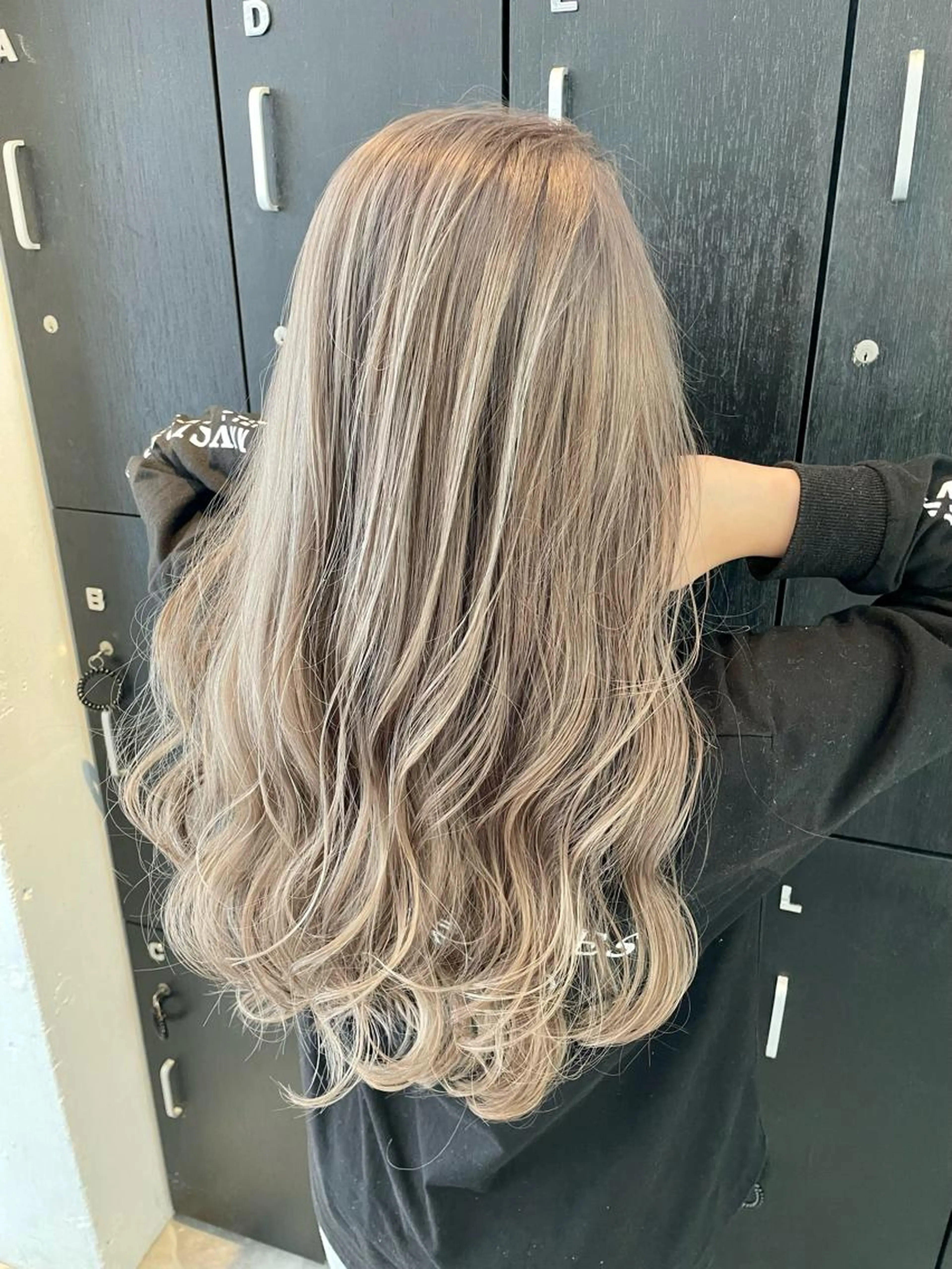 🌟【RYOMAオリジナルハイトーン🌈(ダブルカラー)】(ワンブリーチ)☆ブリーチカラーで理想のヘアカラーに☆の写真