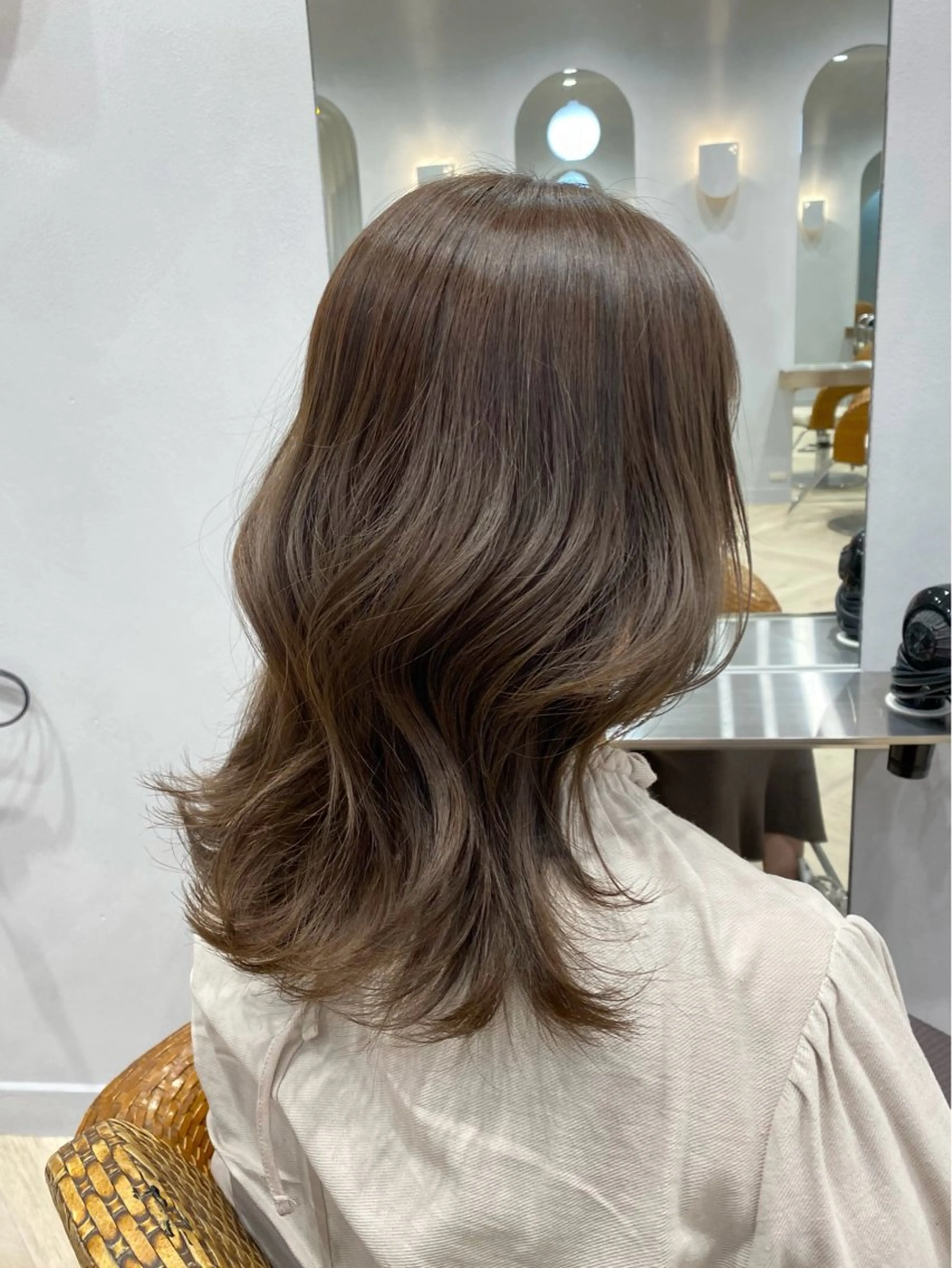ロング カラー アッシュ ベージュカラー 関 日葉里のヘアスタイル