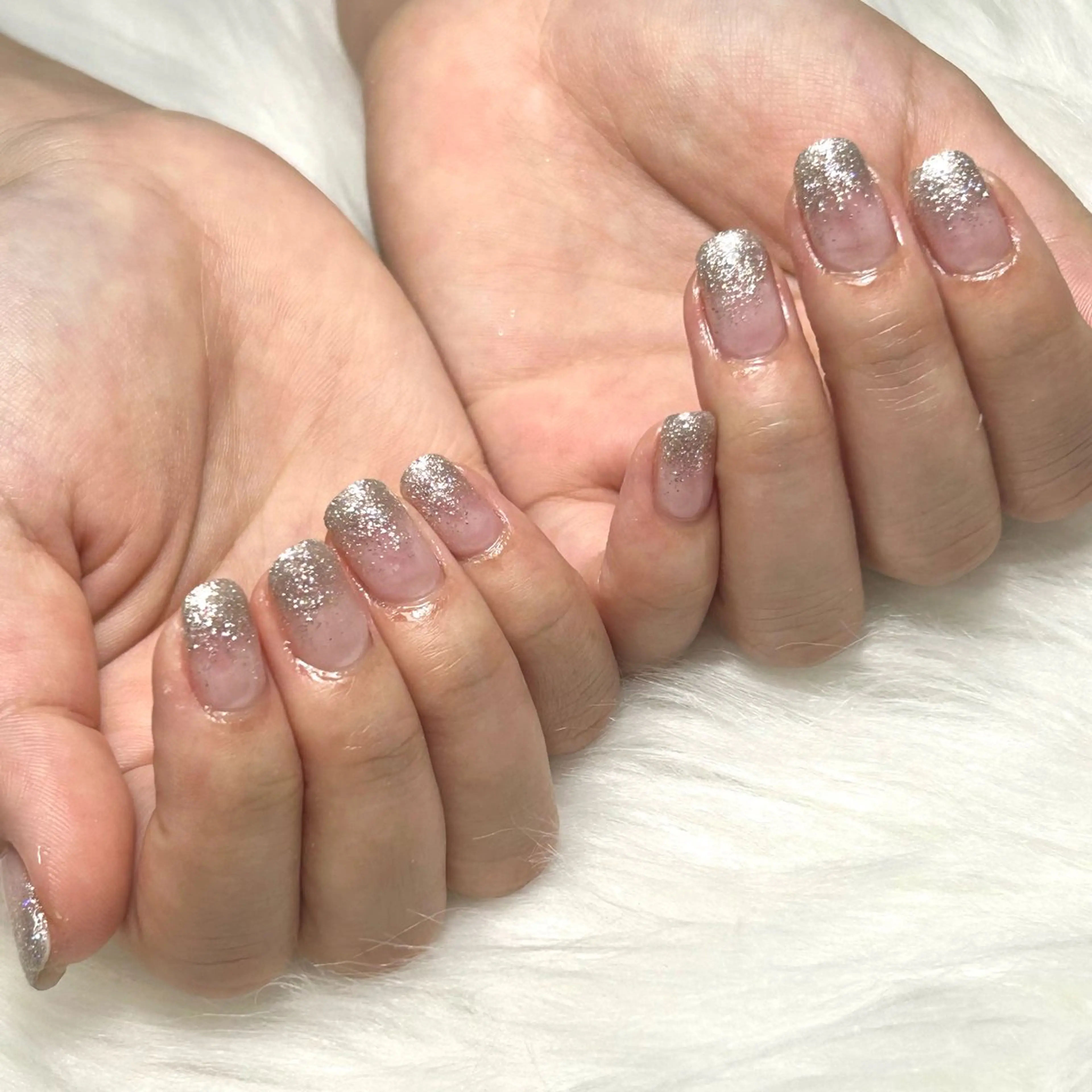 ネイル ラメ(グリッター) シルバー Nailist Yuunaのネイルデザイン