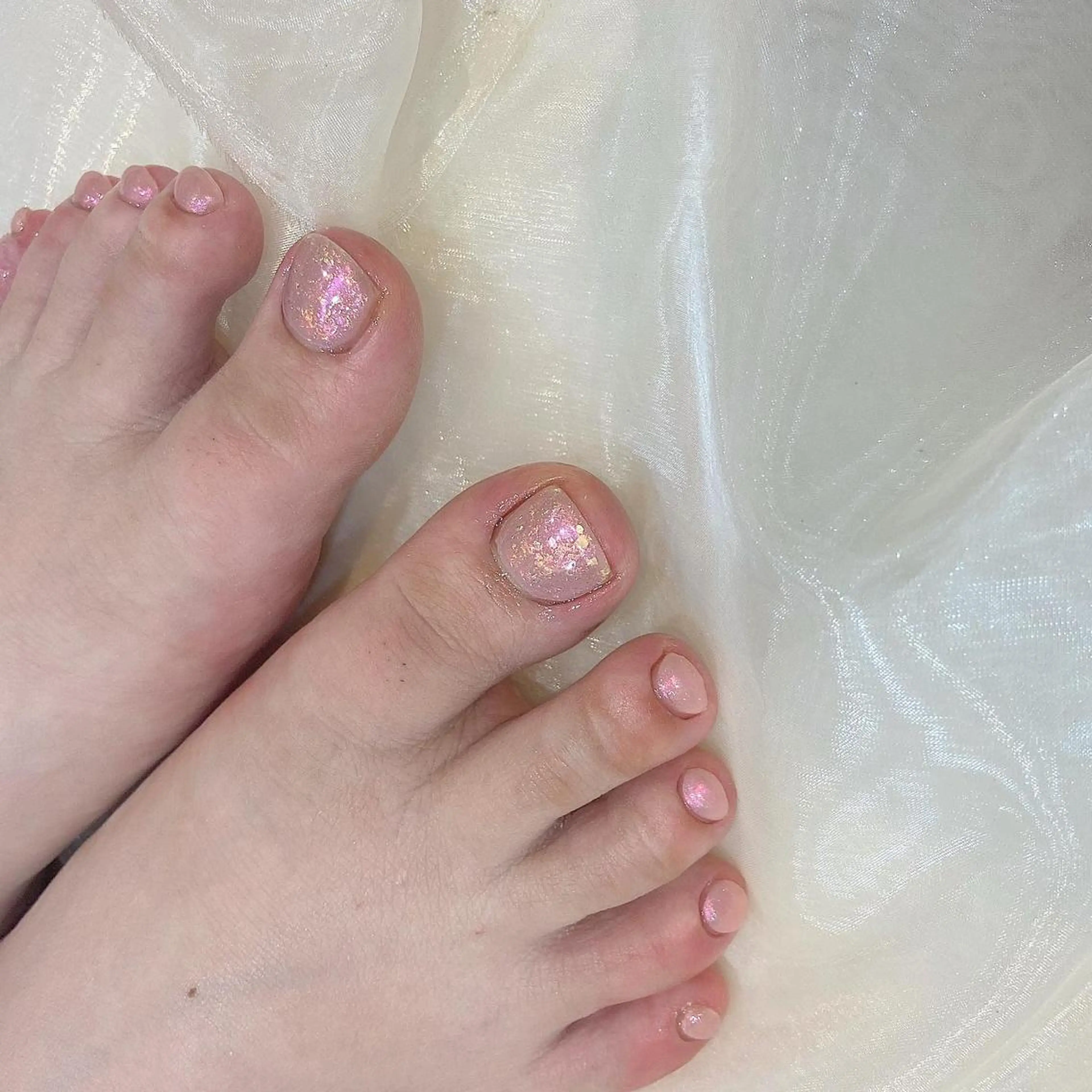 ネイル オーロラネイル ラメ(グリッター) ミラーネイル . .のネイルデザイン