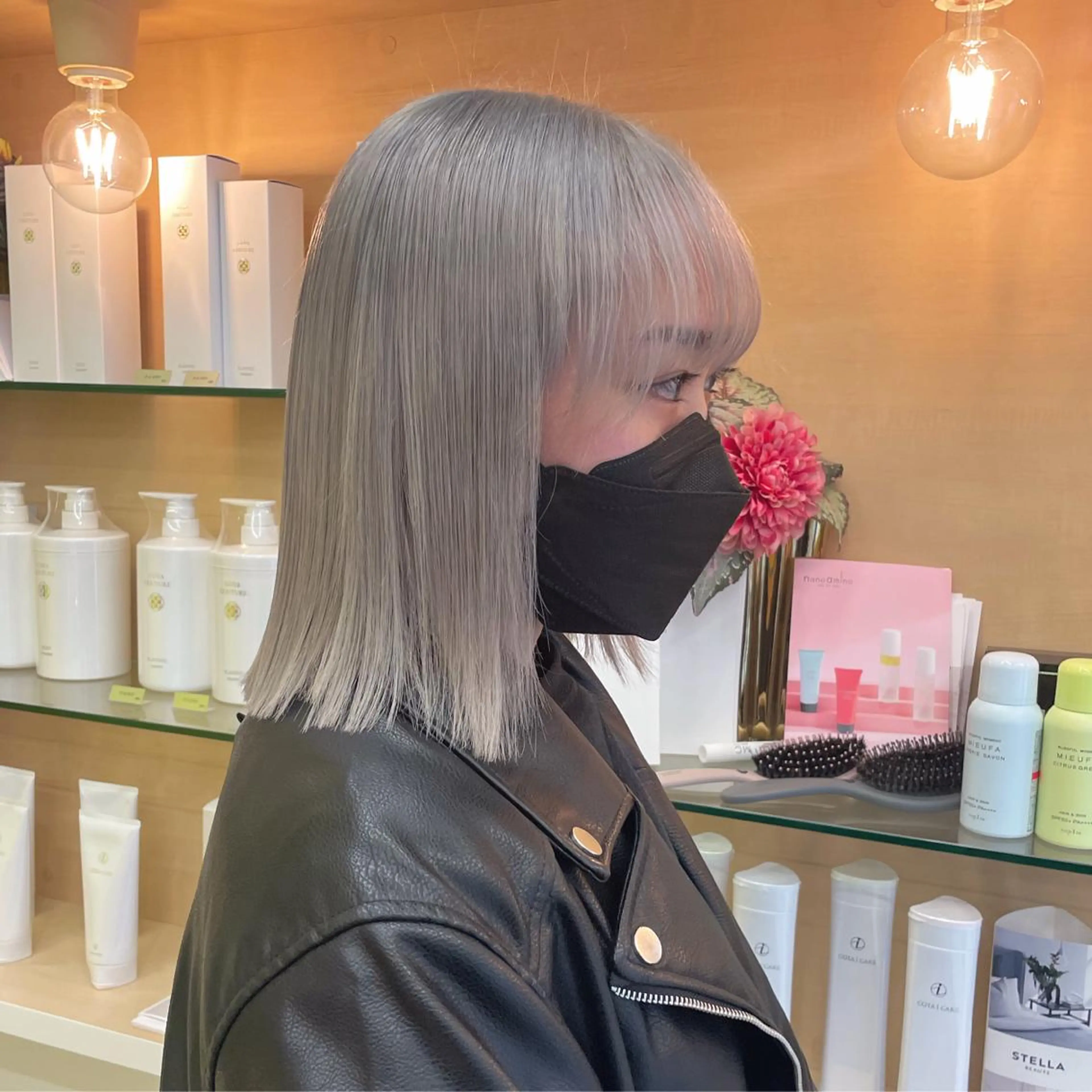 ショート カラー ヘアアレンジ ブリーチ ハイトーンカラー 山下 とよかのヘアスタイル