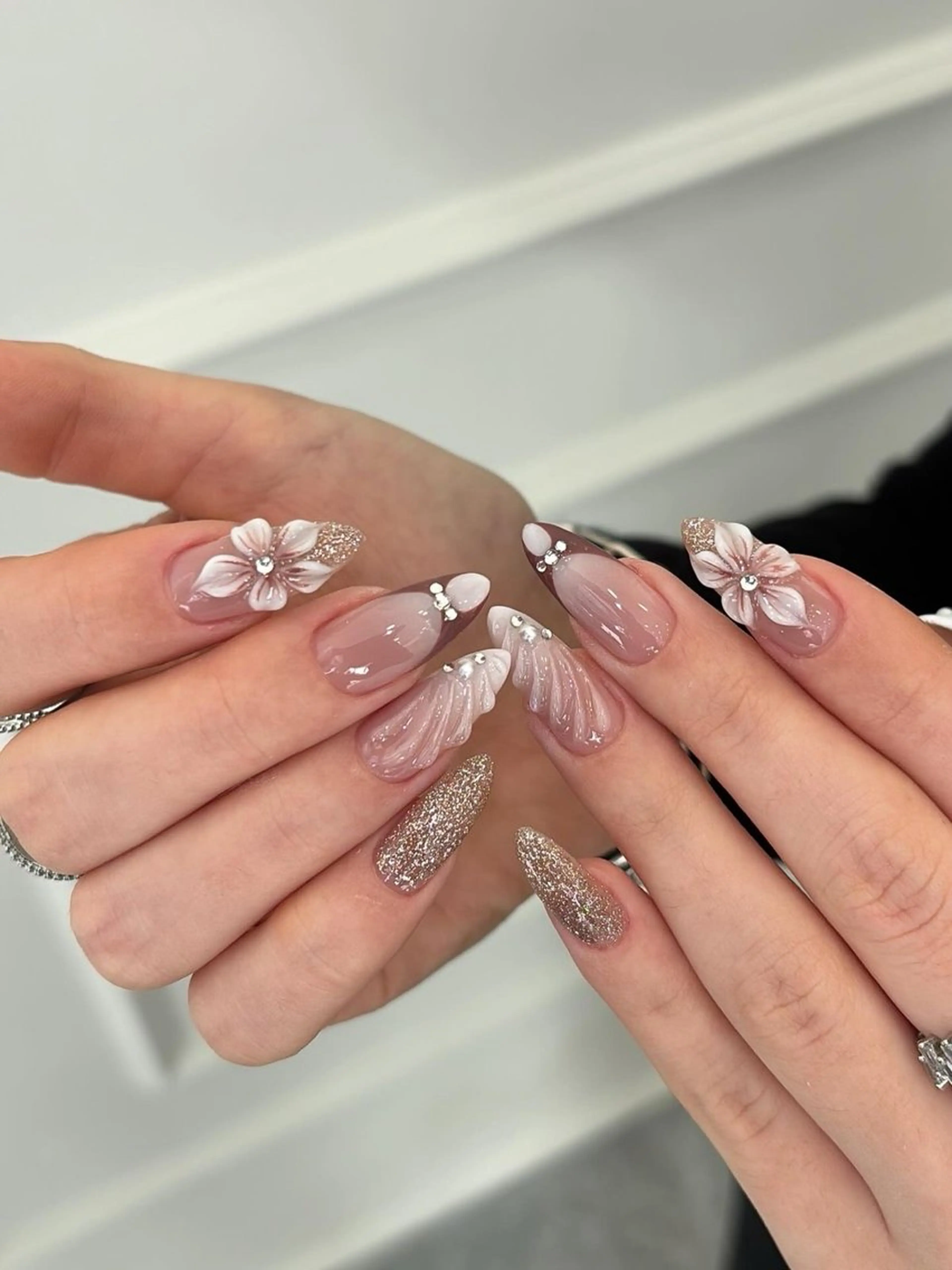 ネイル 氷ネイル・うるうるネイル キラキラネイル 韓国ネイル ロングネイル マグネットネイル ハンドネイル Haruki Nail Salonのネイルデザイン