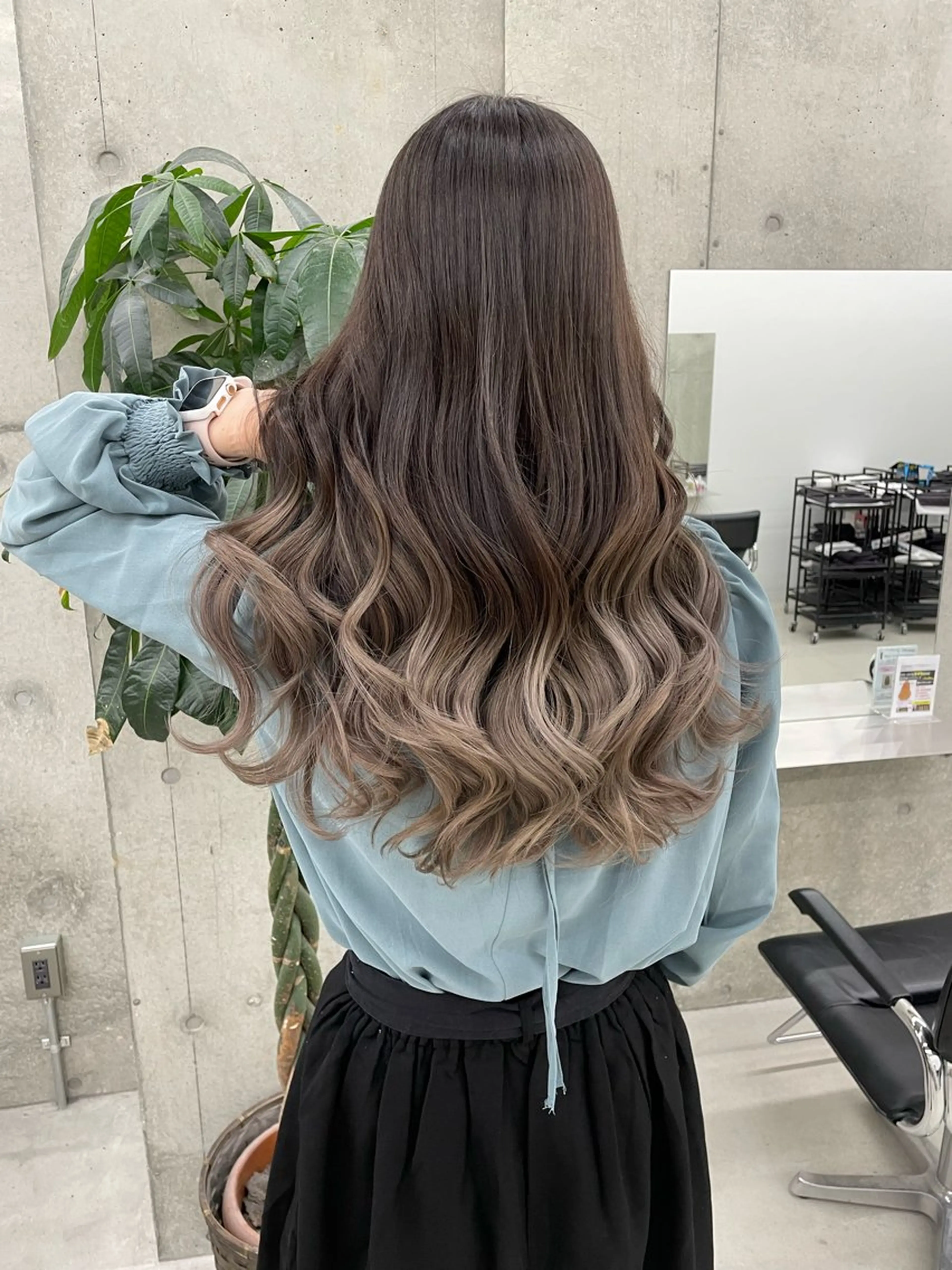 ロング 手島 カミラのヘアスタイル