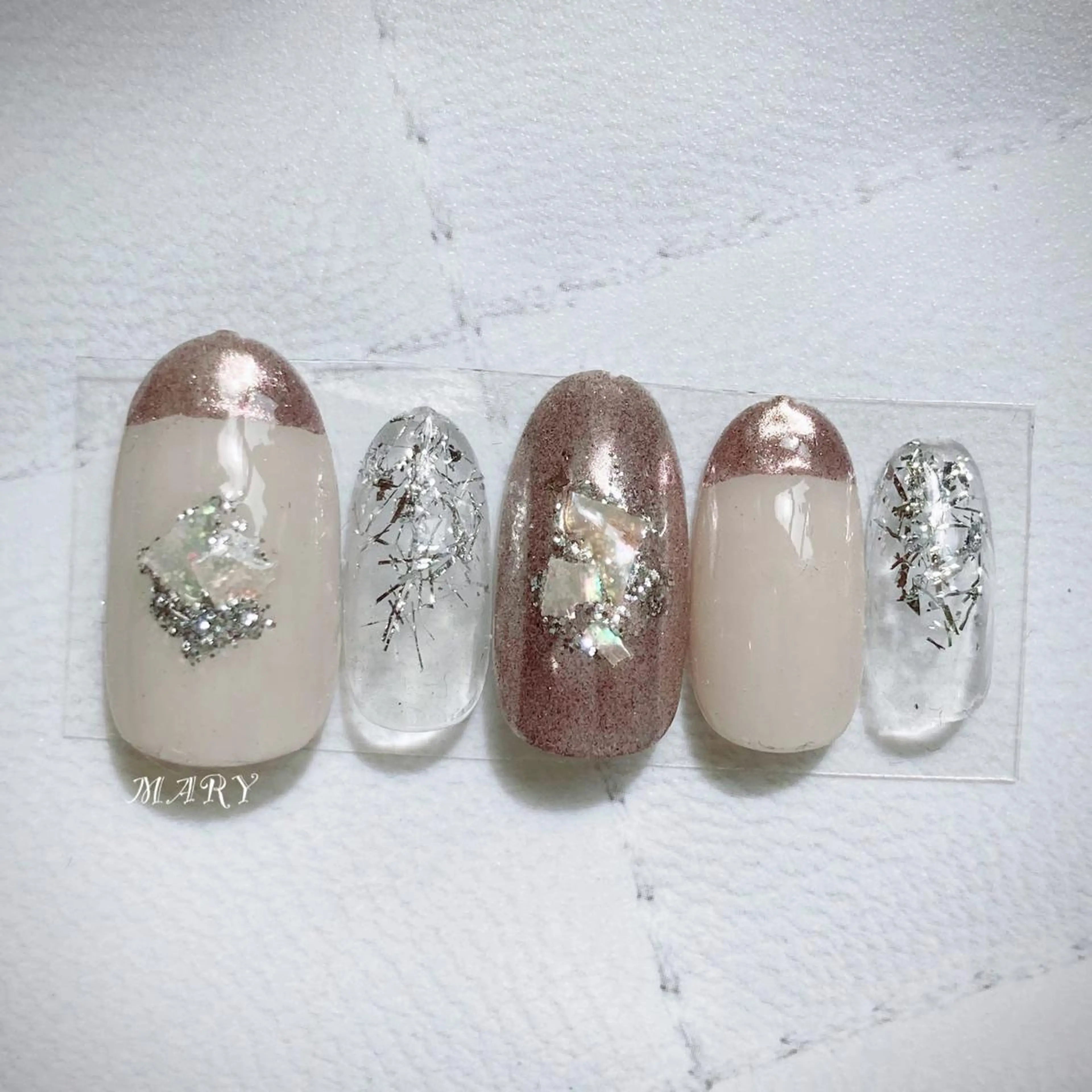 ネイル キラキラネイル ミラーネイル ニュアンスネイル ワンカラーネイル シルバー ハンドネイル Mary nail .narumiのネイルデザイン