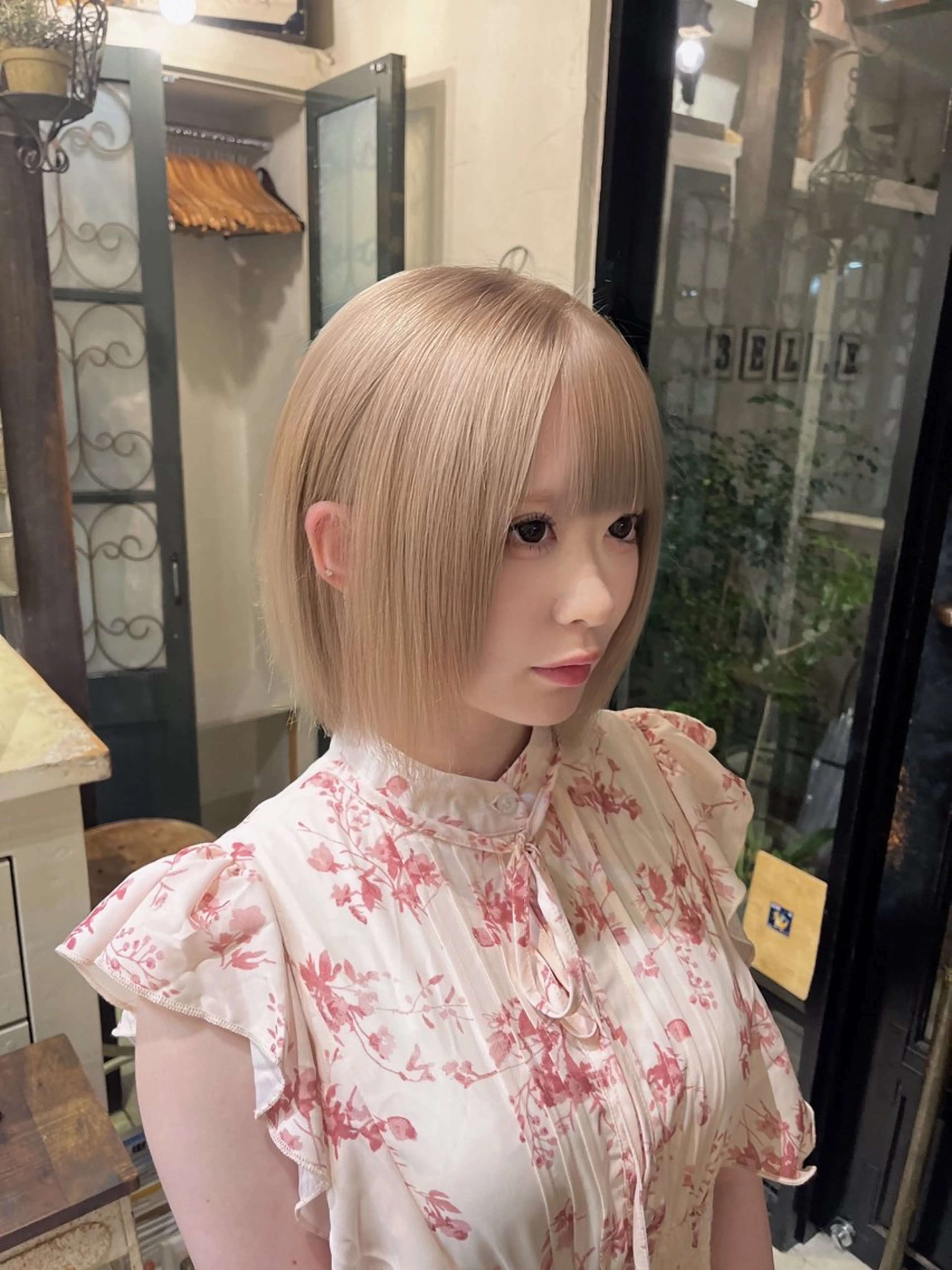 セミロング カラー ヘアカラー トリートメント りく レイヤーカット ケアブリーチのヘアスタイル