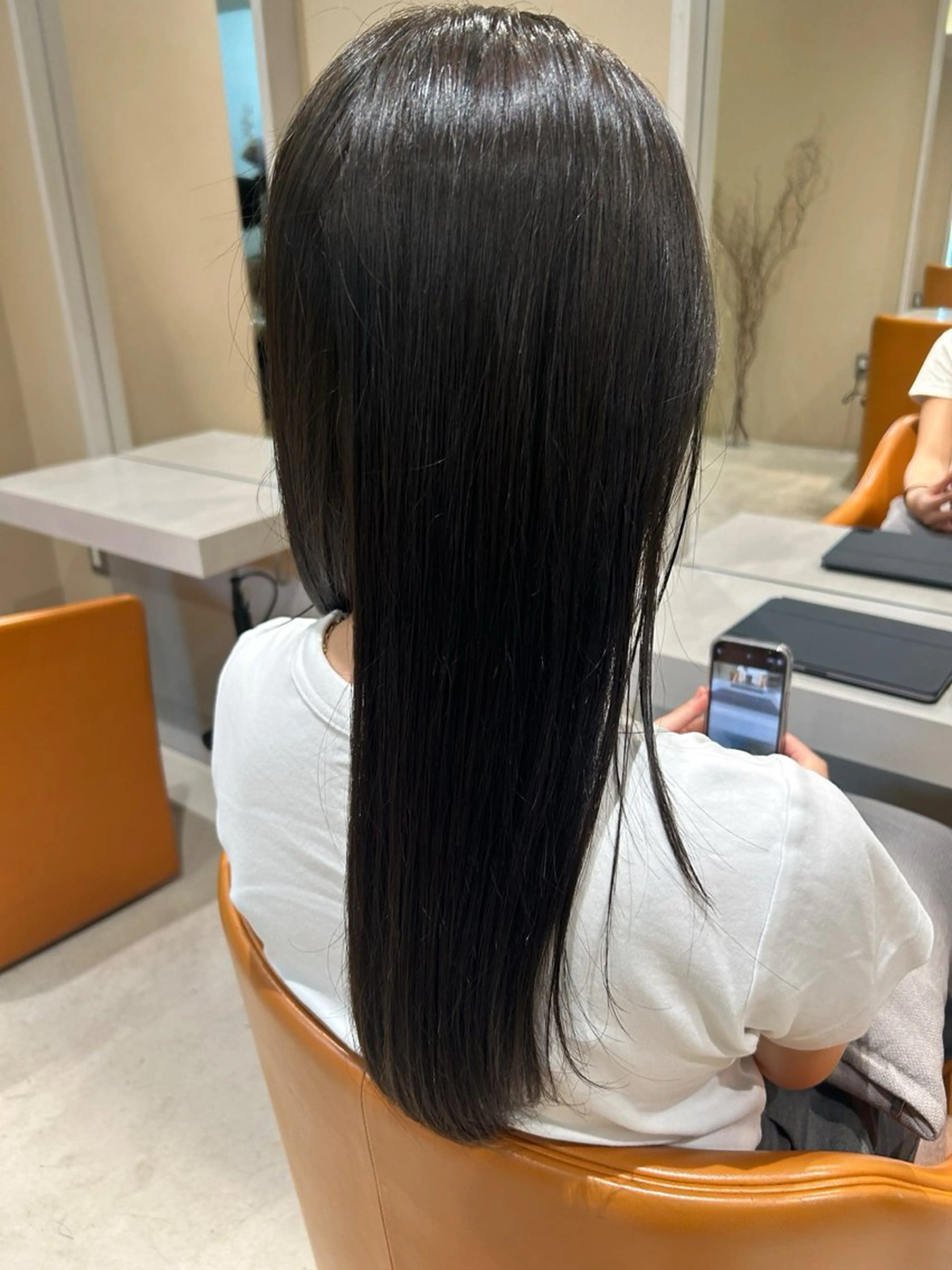 ロング カラー 透明感カラー ダークグレー 小川結子 NEROのヘアスタイル