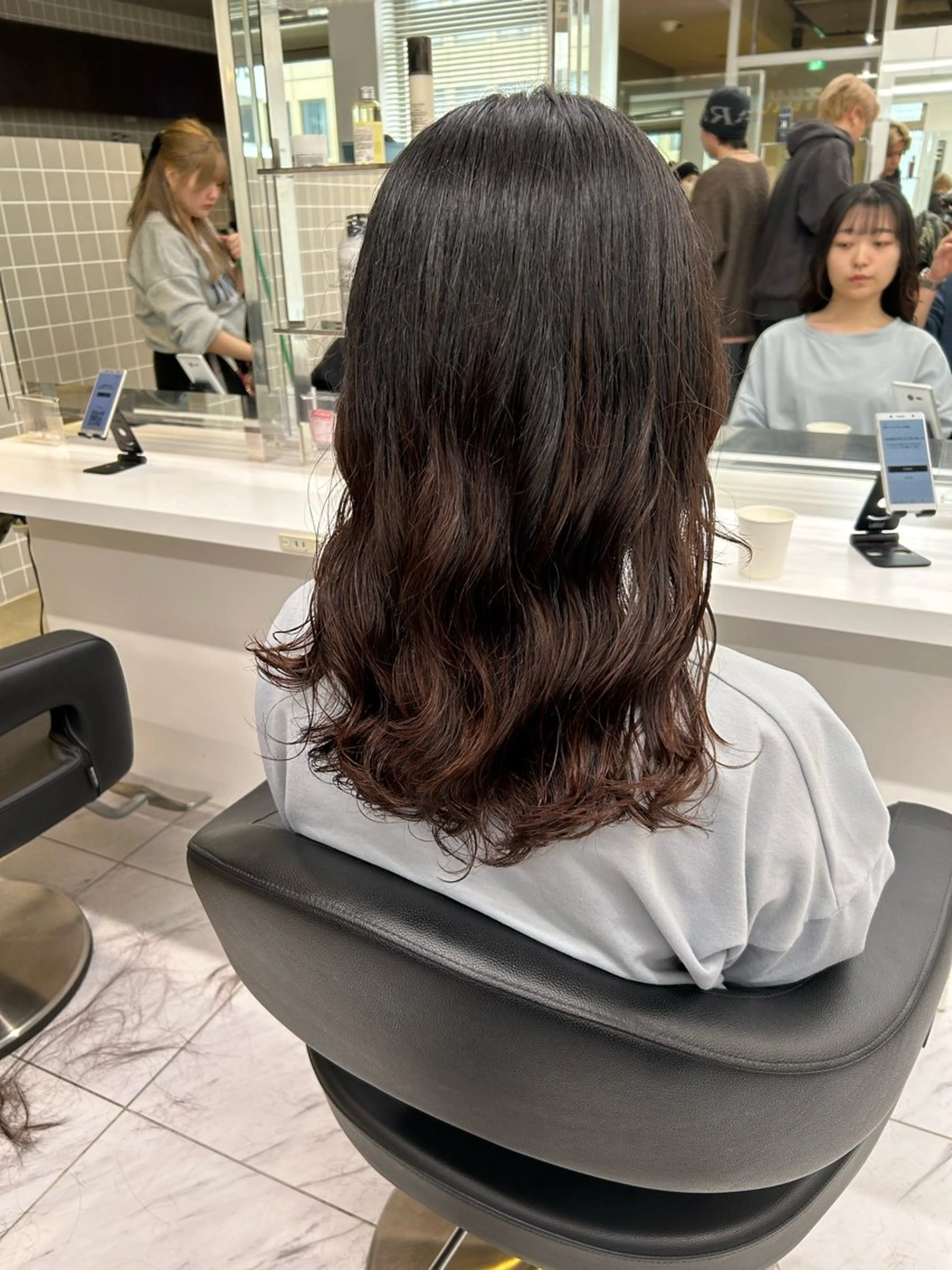 セミロング カラー パーマ ヘアアレンジ メンズ キッズ 🦋韓国レイヤー｜ 透明感グレージュ🦋のヘアスタイル