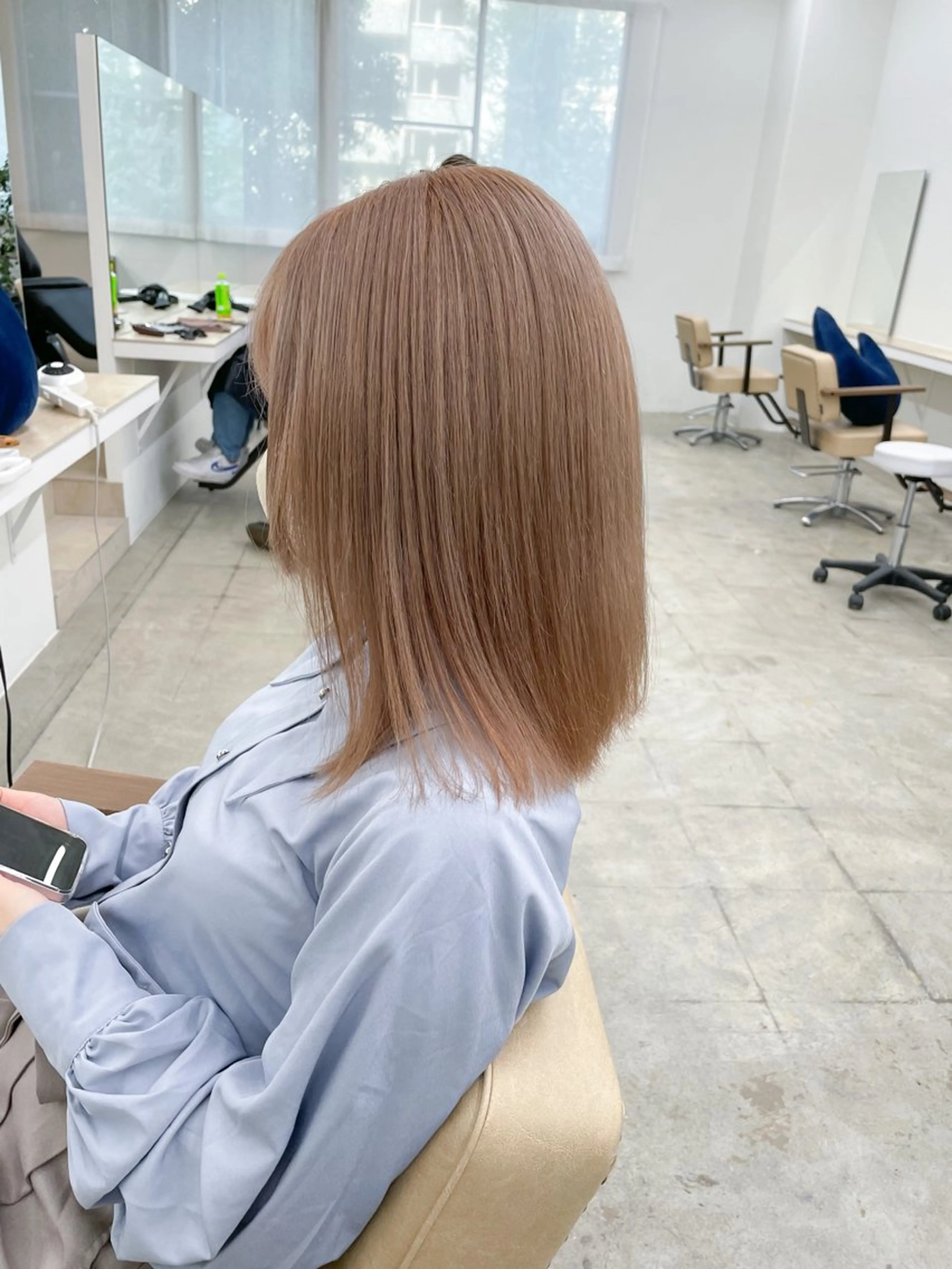 ミディアム カラー ベージュカラー ブリーチ ケアブリーチ ハイトーンカラー ミルクティーベージュ カット ヘアカラー トリートメント ハイトーン/レイヤー /ケアブリーチ石川治のヘアスタイル