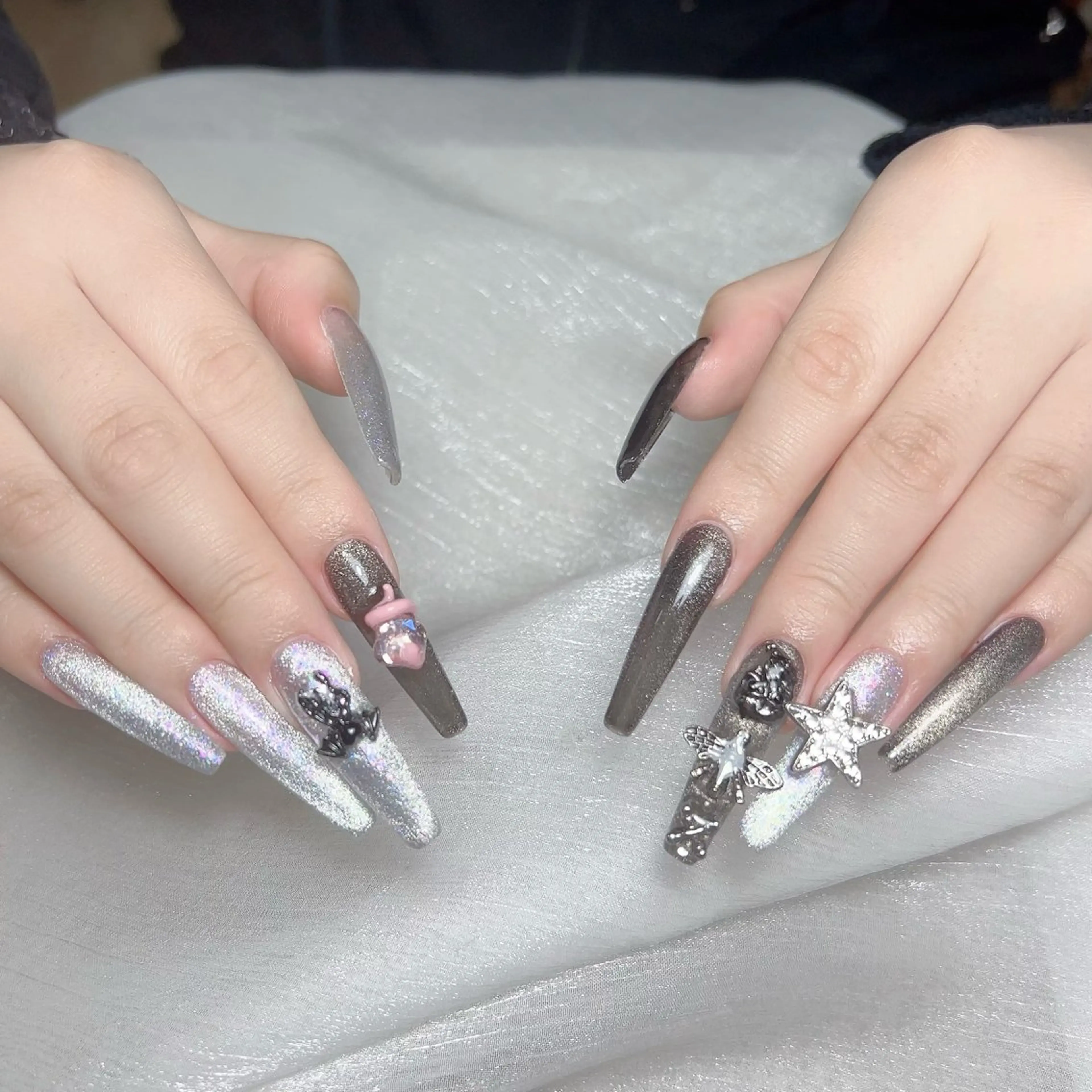 メンズ ネイル メンズ韓国風 アートネイル オーロラネイル ガーリー キラキラネイル Nail salon 木にいるのネイルデザイン
