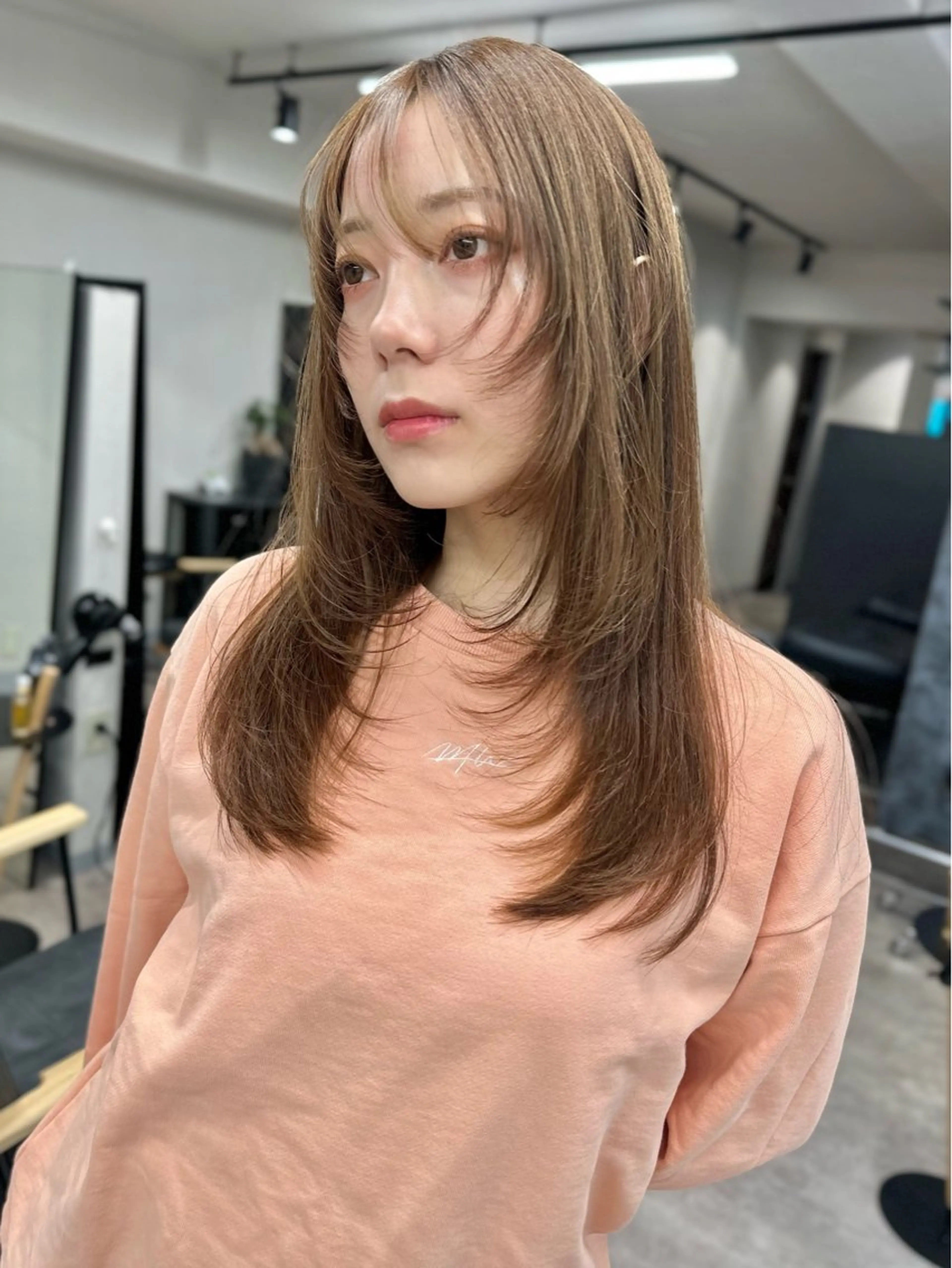 ロング カラー ロングレイヤー ベージュカラー ブラウンカラー ブラウンベージュ レイヤーカット レイヤーカット🪄 耳ツボ🎀Ayumiのヘアスタイル
