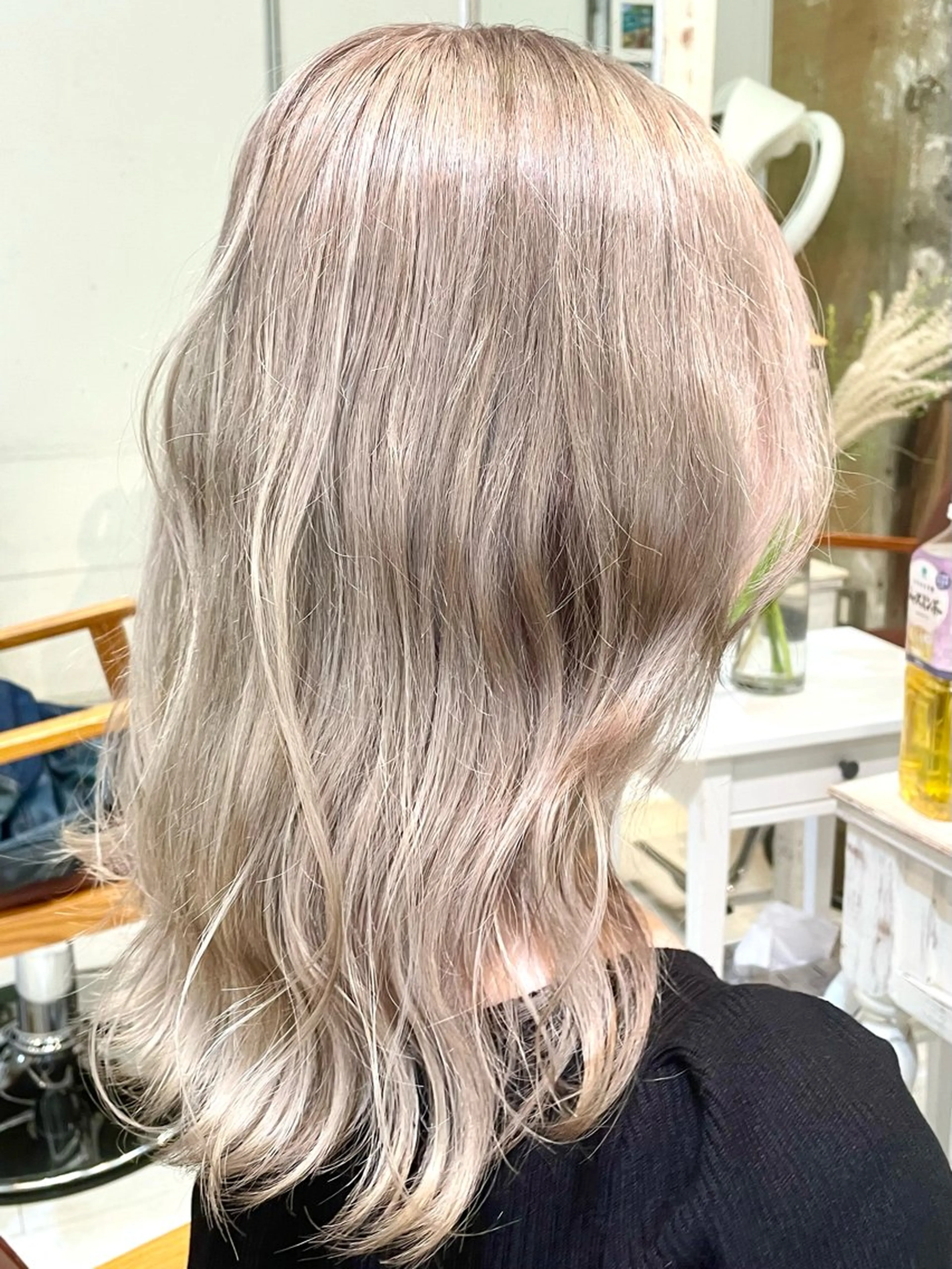 セミロング カラー ベージュカラー ホワイトベージュ カット ヘアカラー 髪質改善／ブリーチ 宮武　湧斗のヘアスタイル