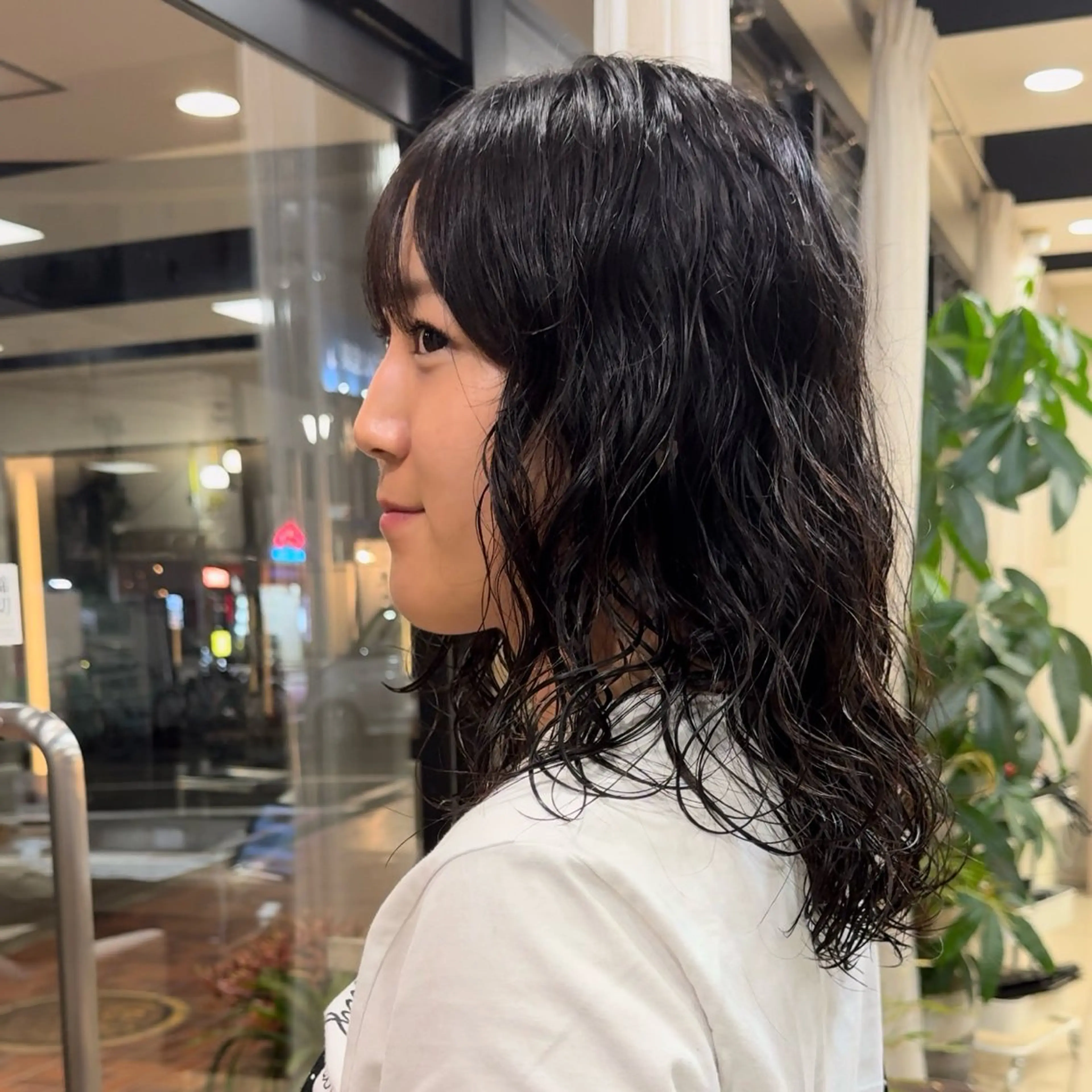 セミロング パーマ セミロングパーマ 顔周りカット レイヤーカット カーリーパーマ/ 透明ｶﾗｰ/MIKUのヘアスタイル