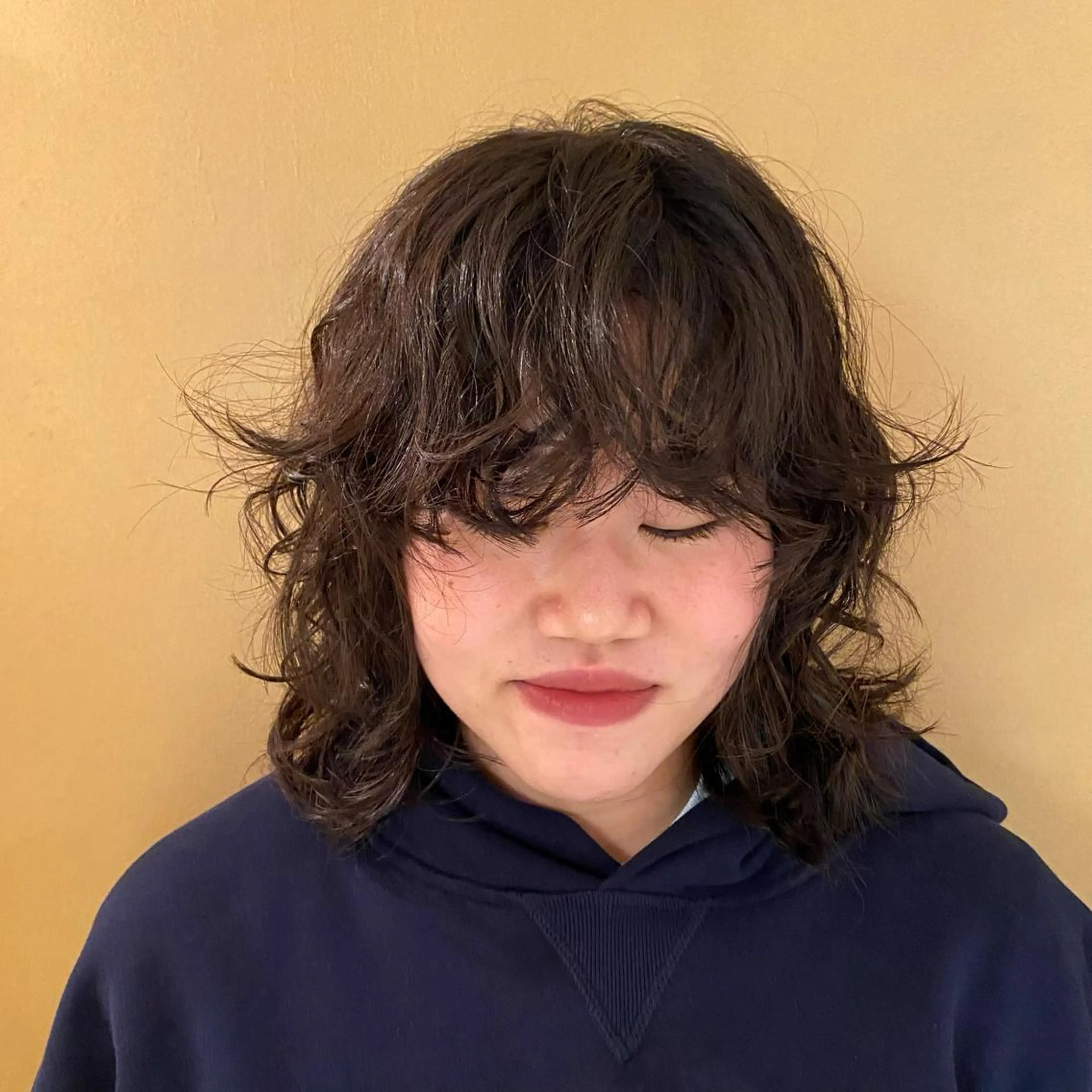 ミディアム パーマ ミディアムパーマ ウルフカット スパイラルパーマ Yuki☺︎パーマ レイヤーカットのヘアスタイル