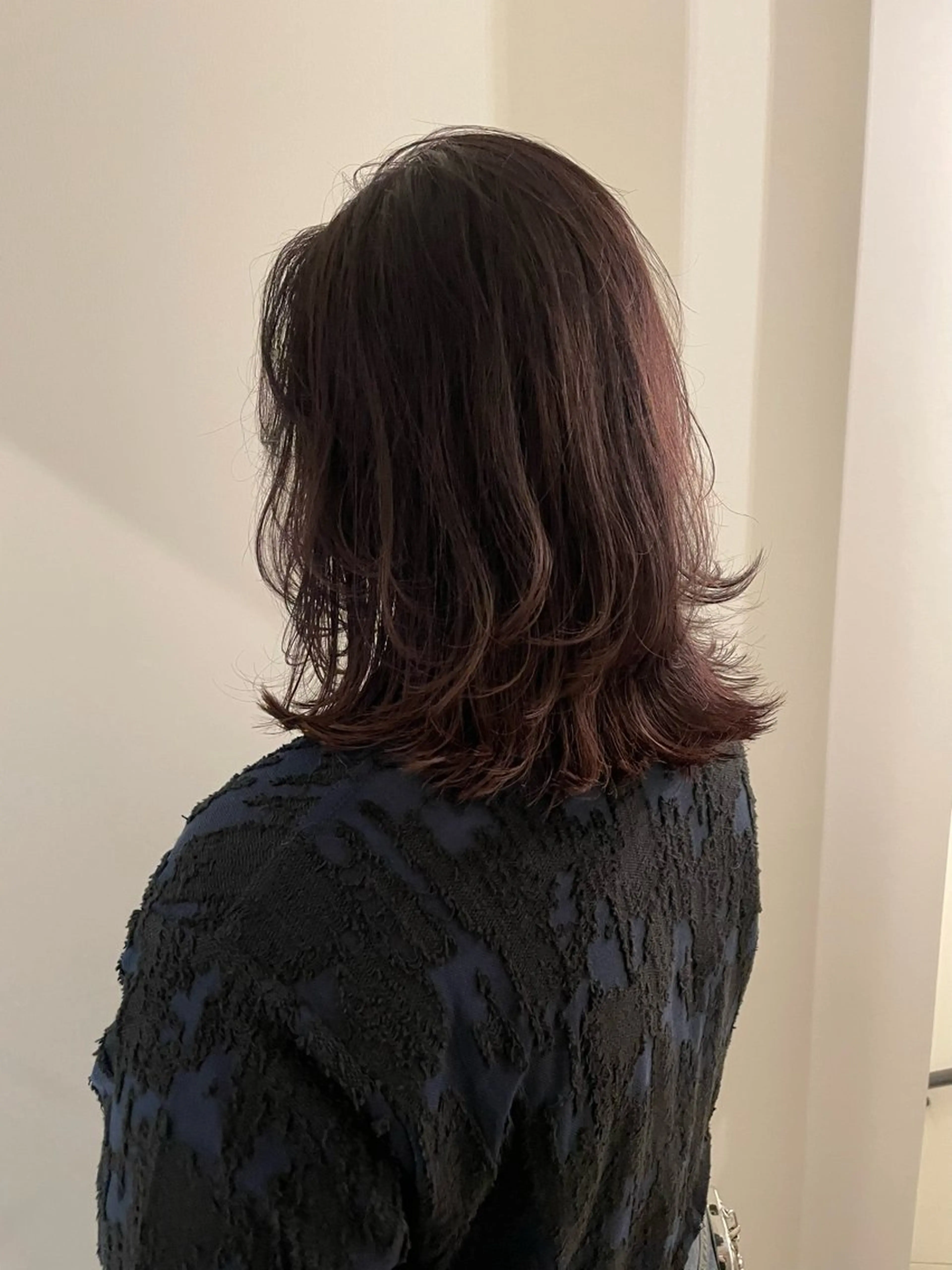 ミディアム カラー ラベンダーカラー レイヤーカット カット トリートメント 渋谷 留菜のヘアスタイル