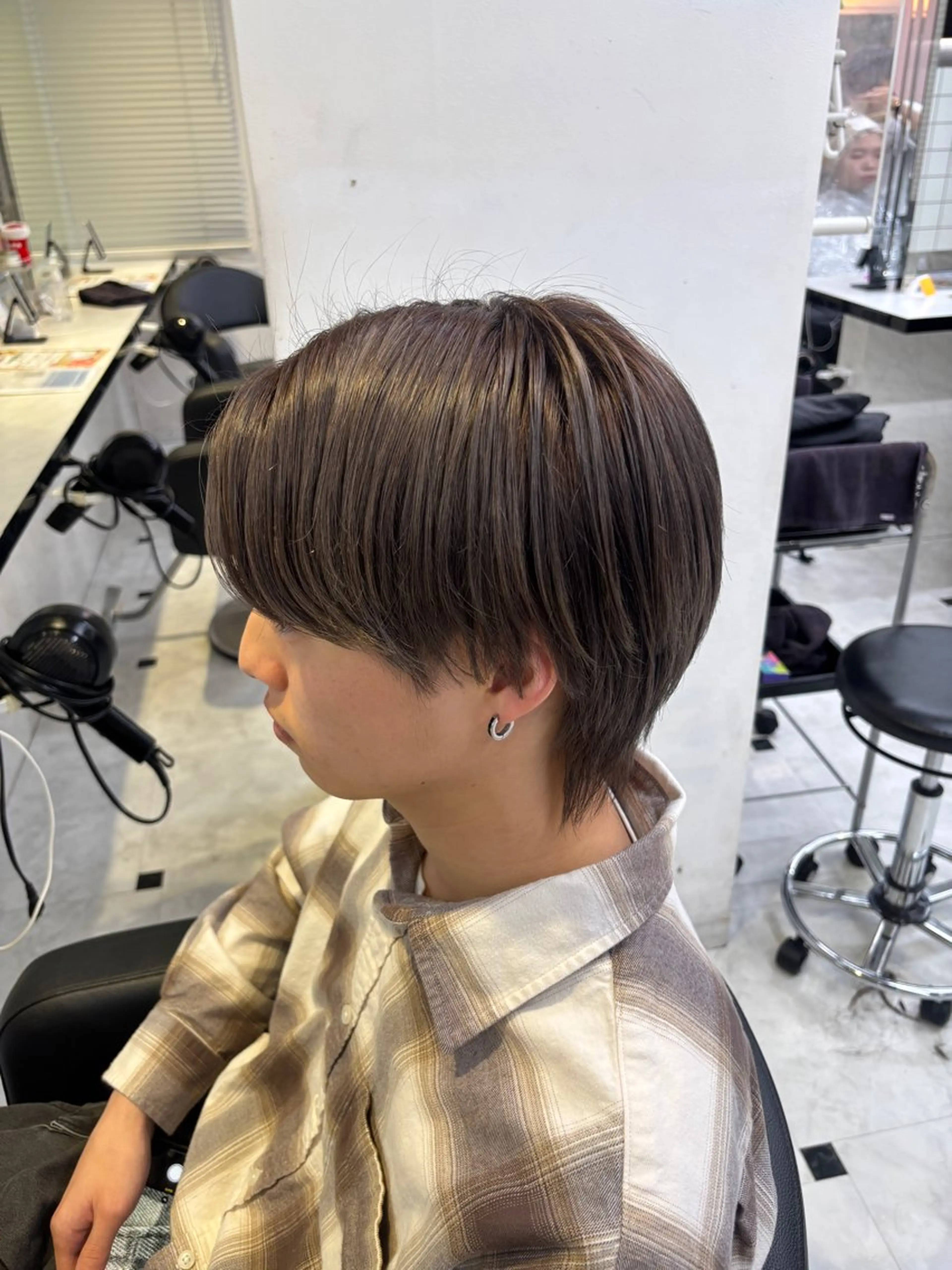 ショート カラー ブリーチ ダブルカラー グレージュ ミルクティーグレージュ カット ヘアカラー 💙ハイトーン韓国風 色白ヘア💙manaのヘアスタイル