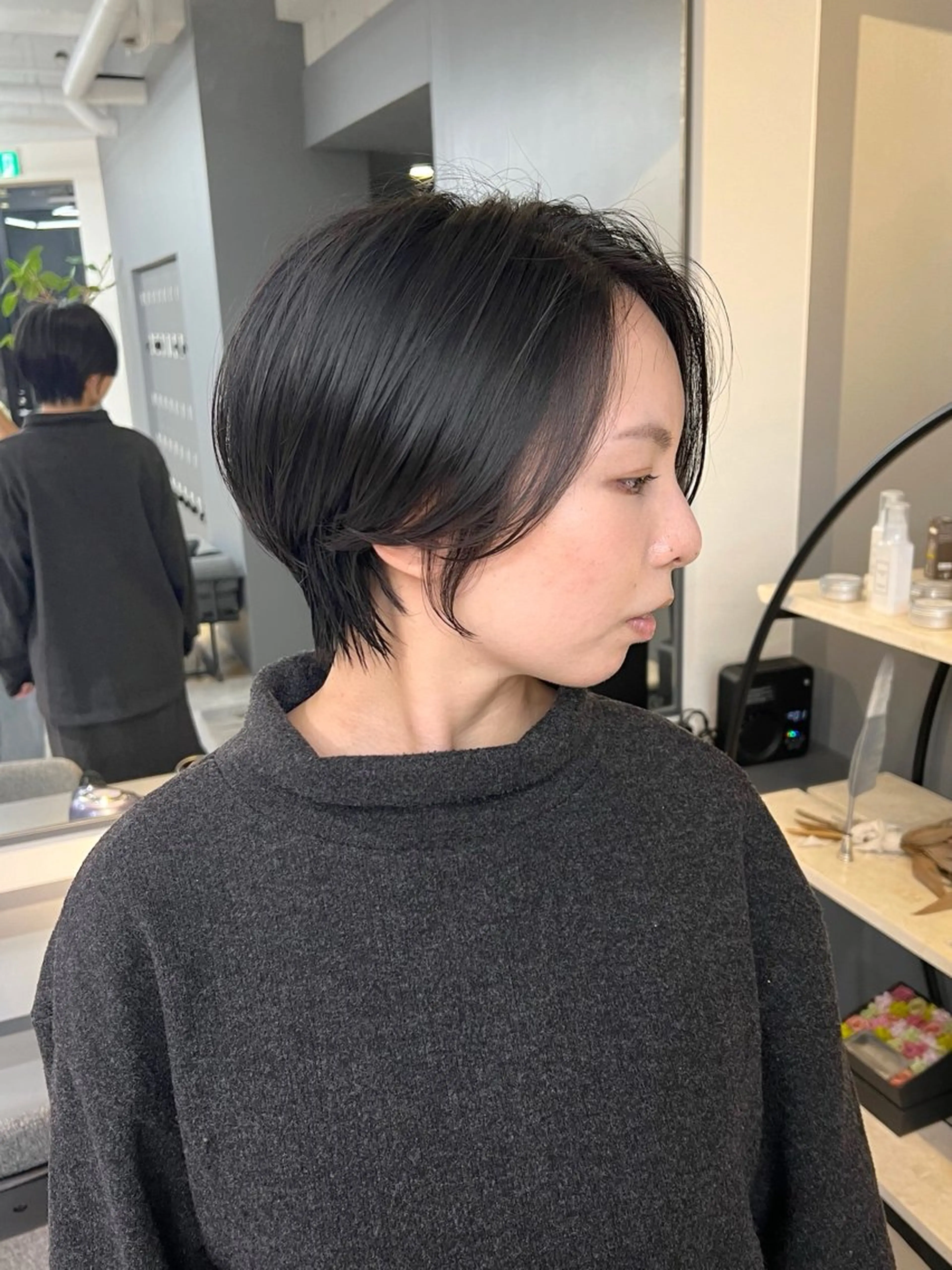 ショート ショートボブ ハンサムショート 丸みショート ボブ くびれヘア 重里 瑠花のヘアスタイル