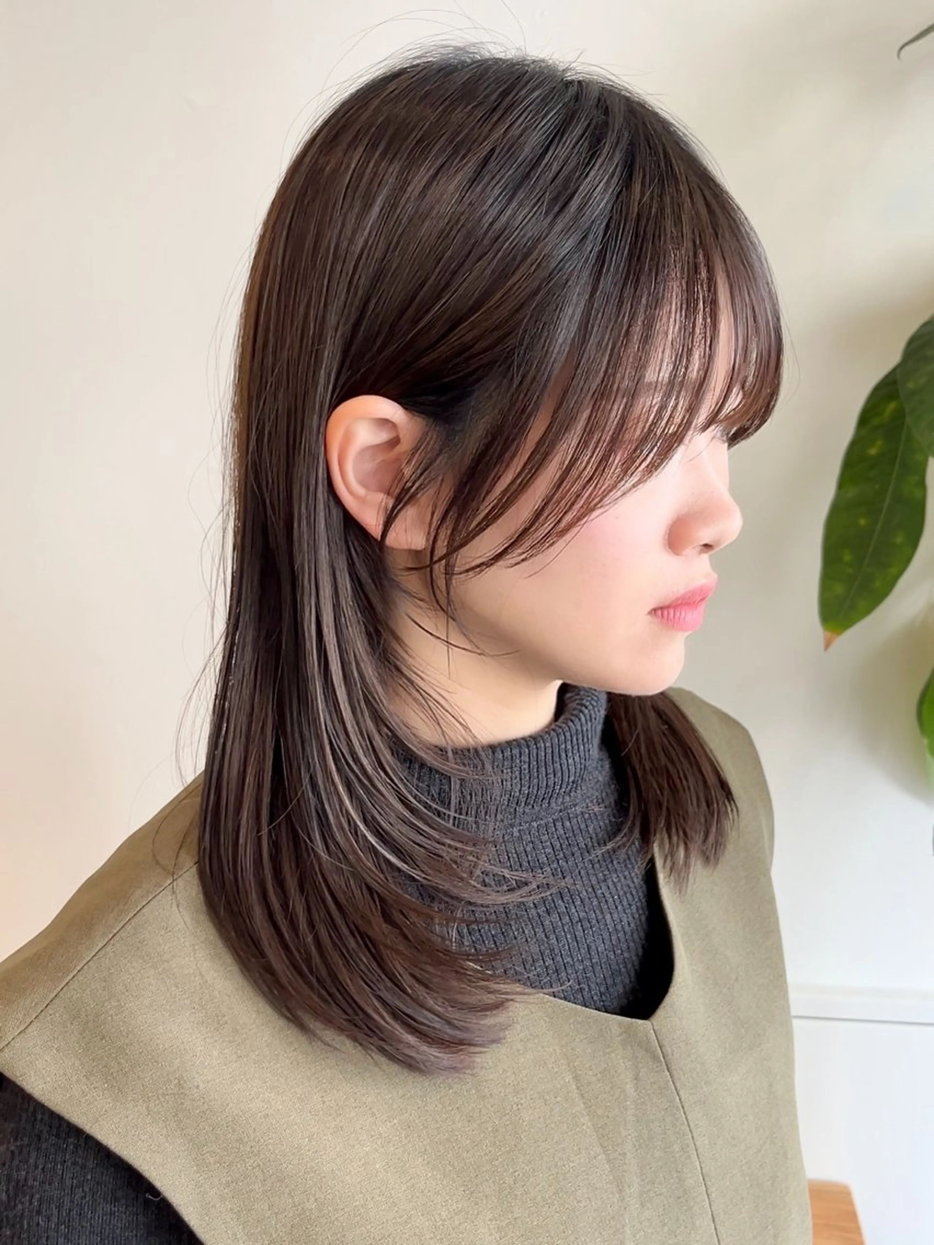 ミディアム カラー グレージュ くびれヘア 顔まわりレイヤー 韓国風ヘア レイヤーカット カット ヘアカラー VIEW EHIME 齋藤  あつきのヘアスタイル