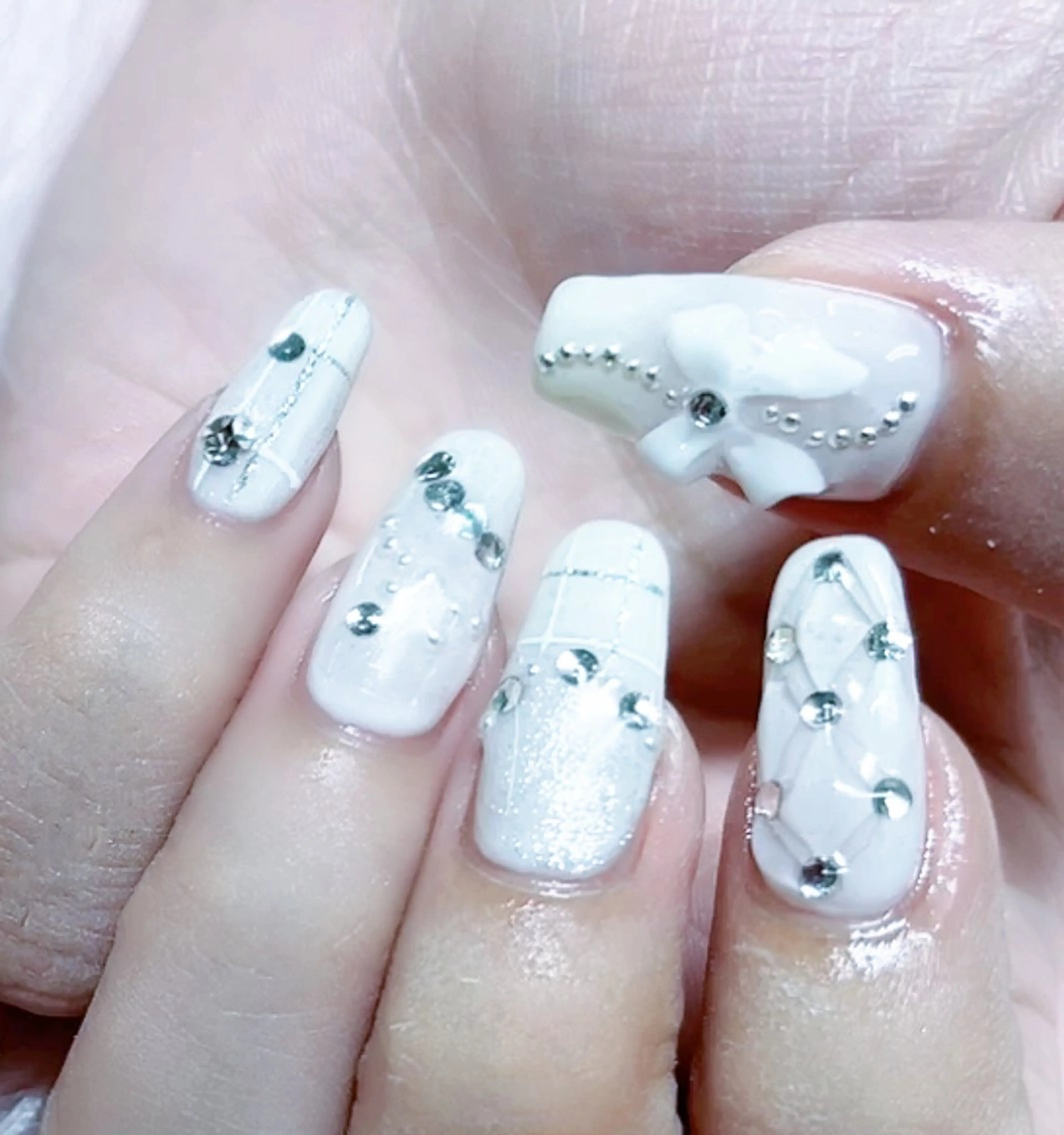 ネイル ハンドネイル MoonNail ユリ🌸のネイルデザイン