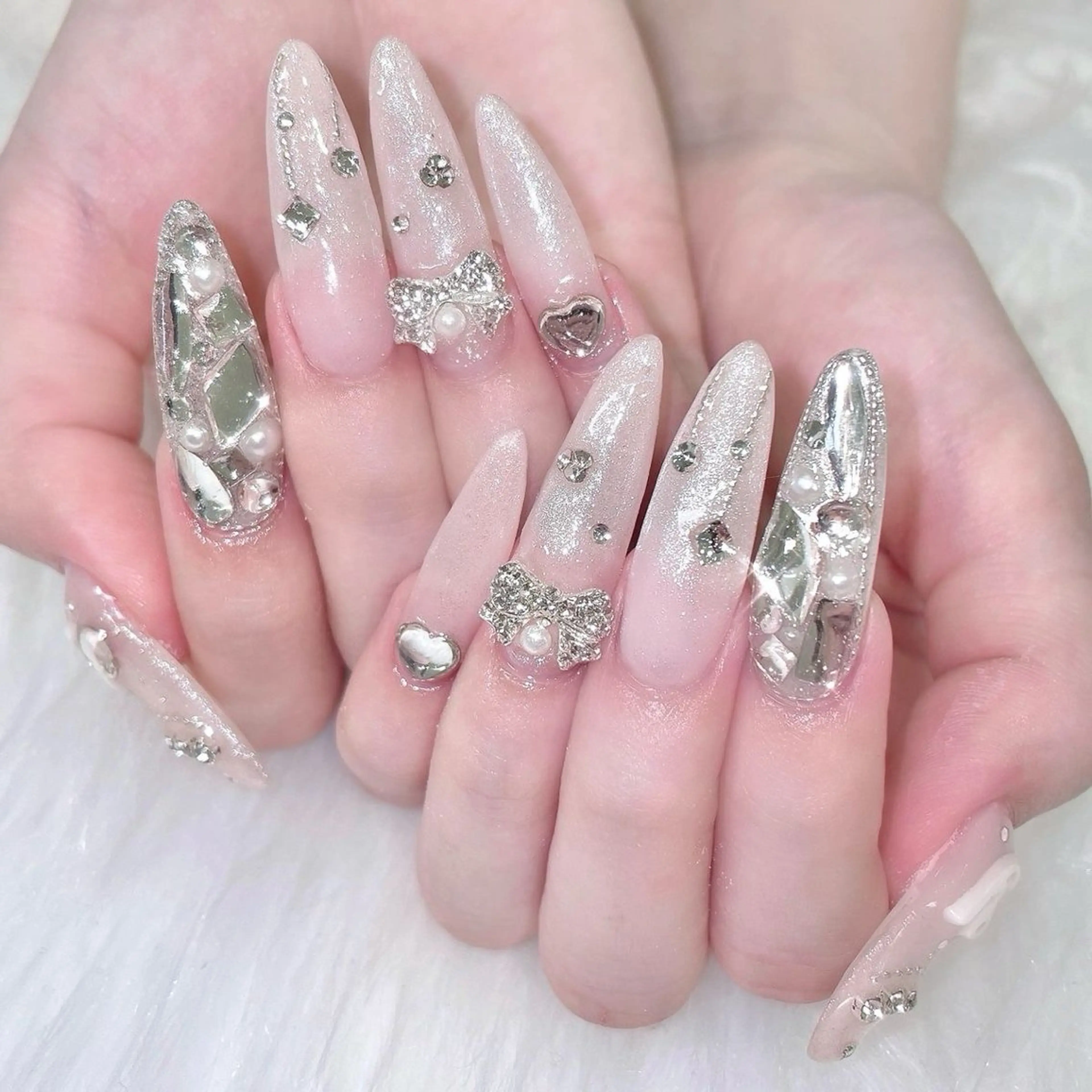 ネイル 長さ出し グラデーション 卒業式 キラキラネイル マグネットネイル Lee Nailsのネイルデザイン