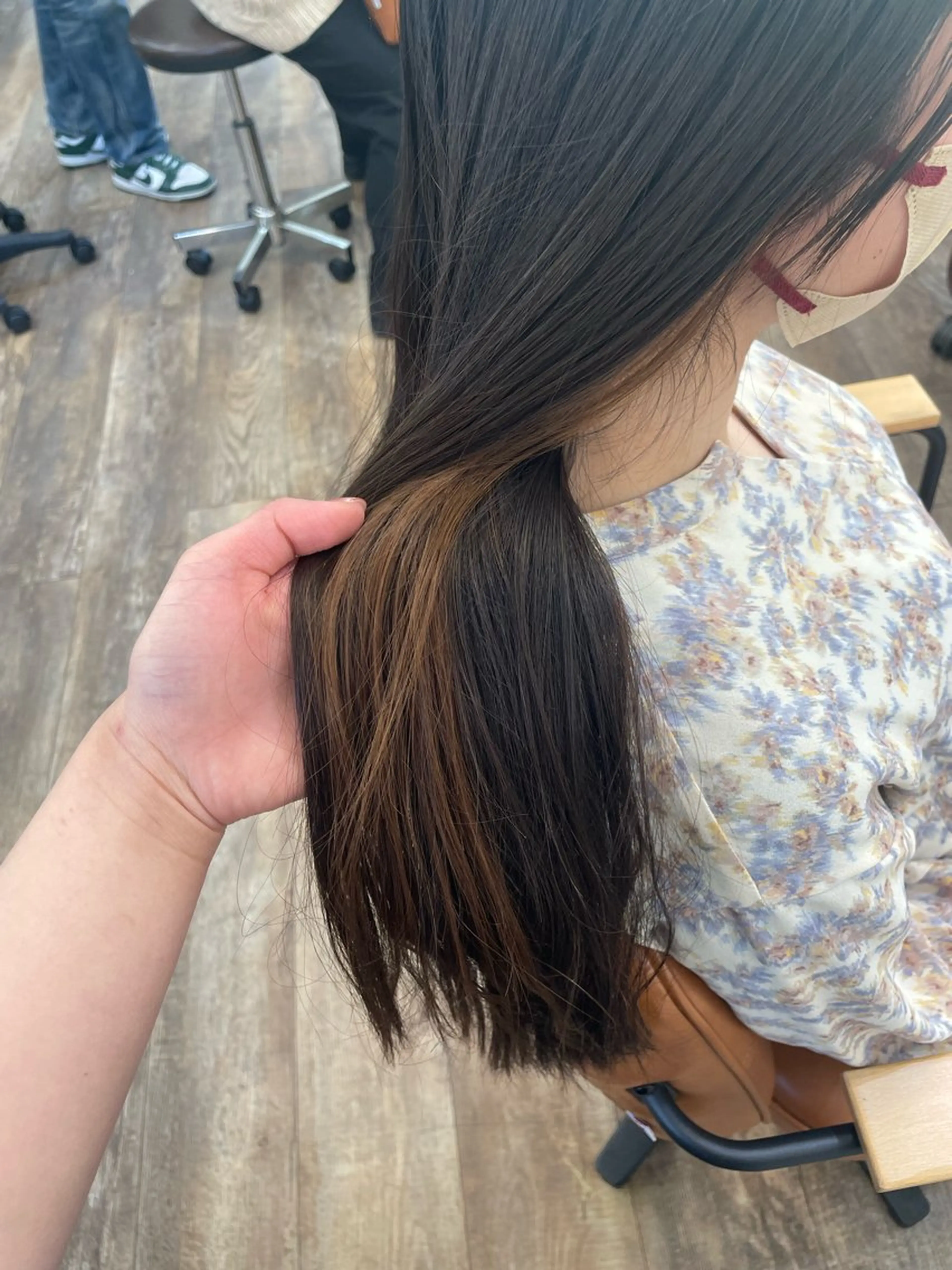 ミディアム レイヤーカット 🌱 ブリーチ はるかのヘアスタイル