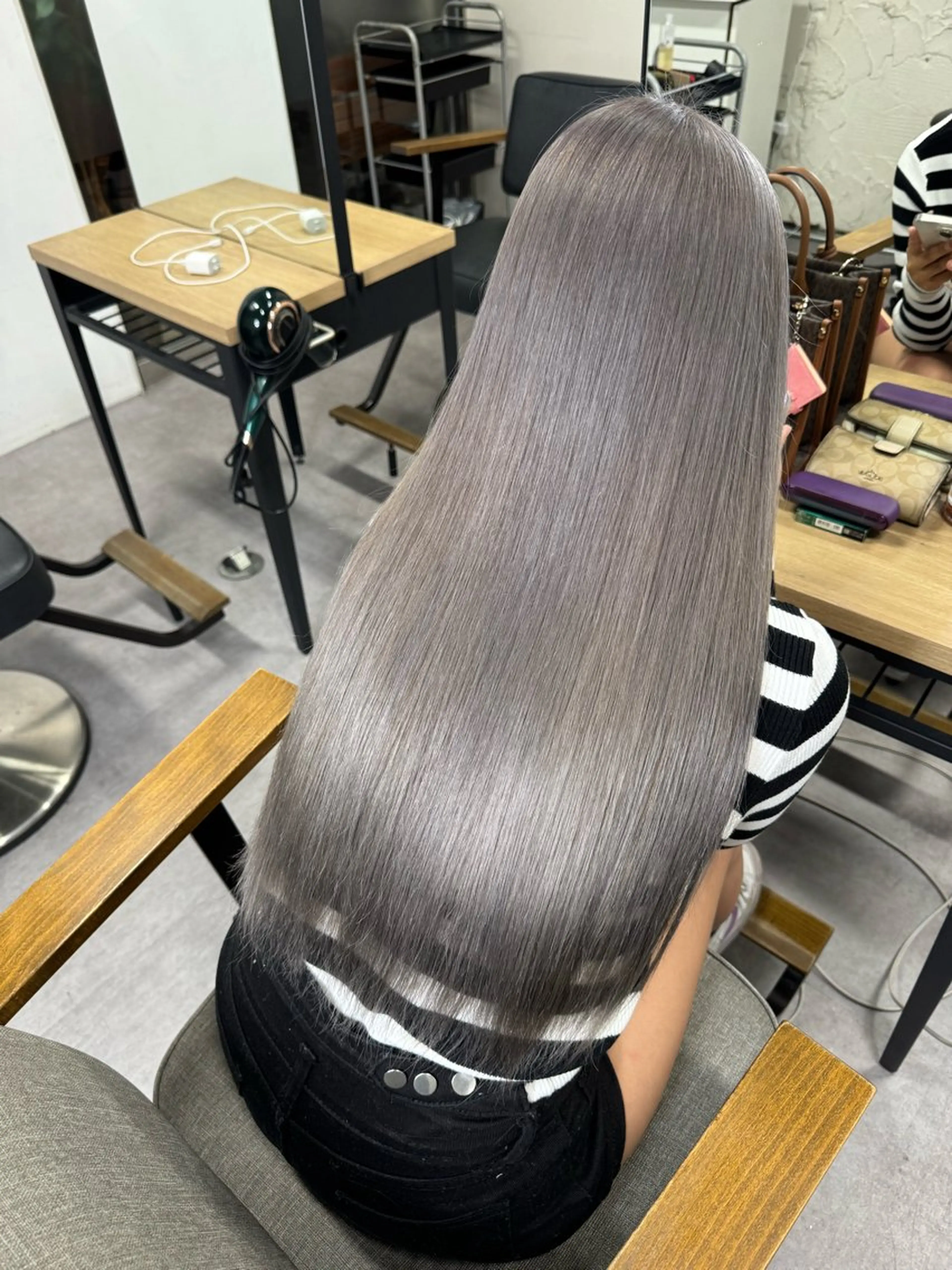 カラー グレージュ ヘアカラー トリートメント SWAY_KAI_ 長谷川魁のヘアスタイル