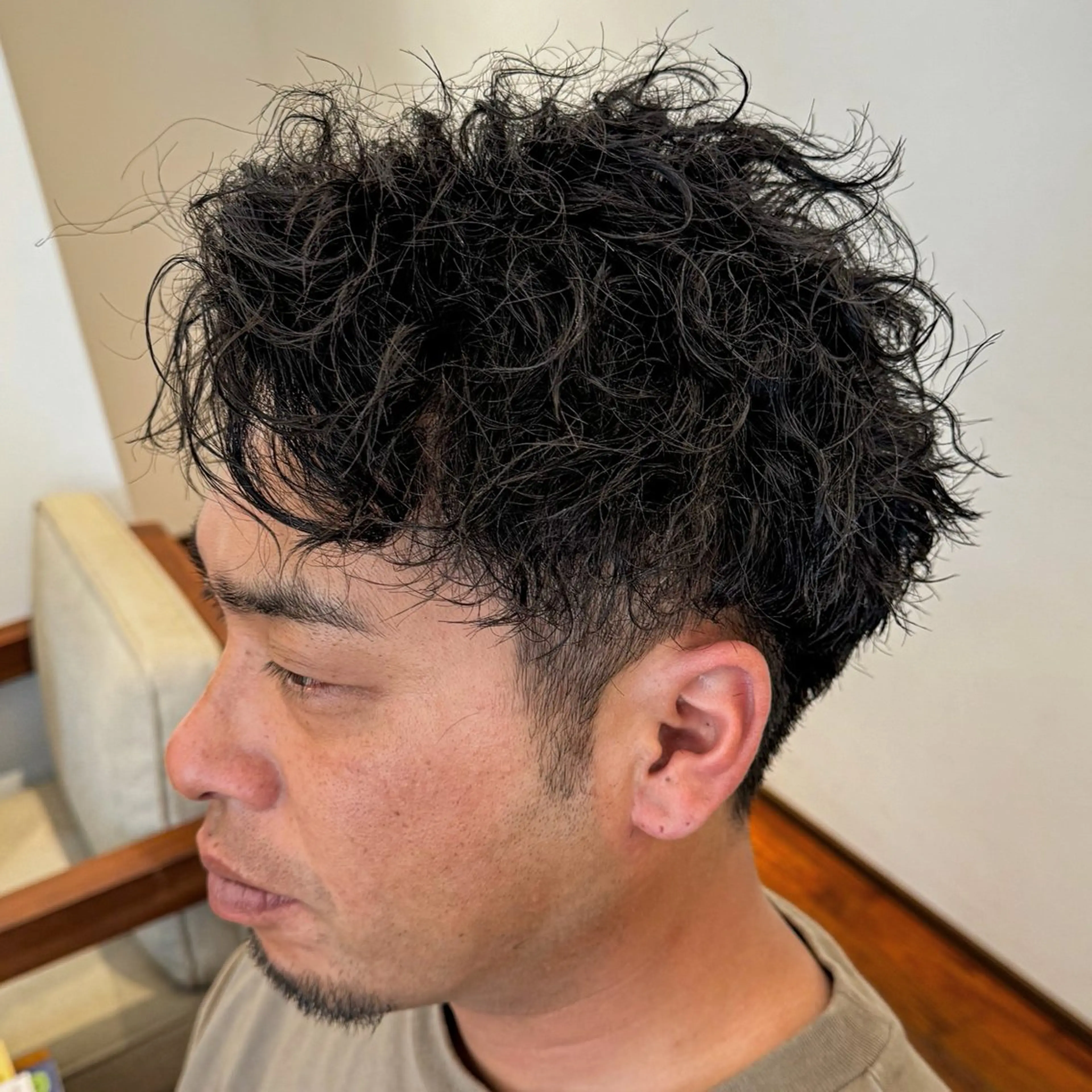 ショート パーマ メンズ メンズパーマ ツイストスパイラルパーマ スパイラルパーマ カット パーマ 吉田 新平のヘアスタイル