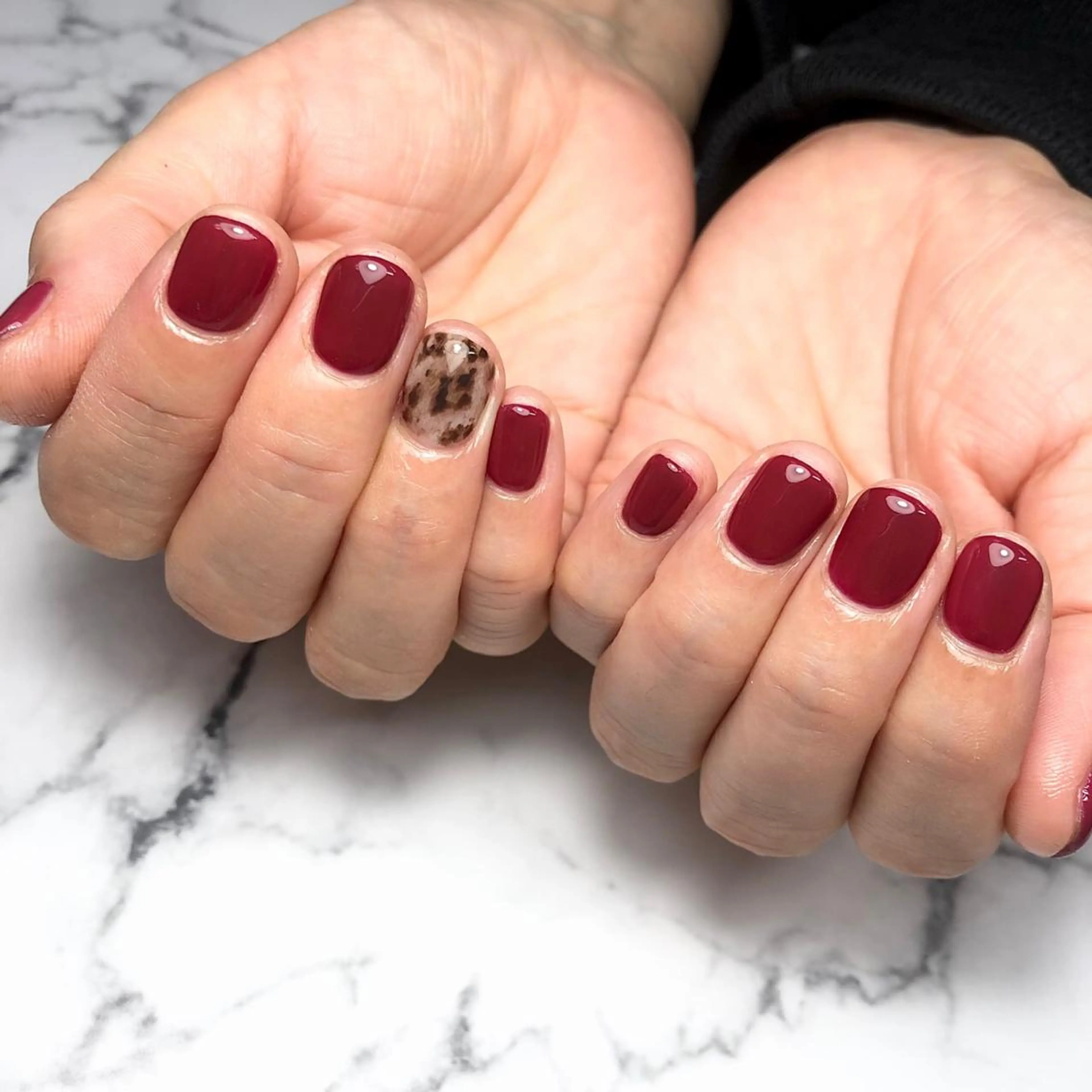 ネイル アニマル柄 アートネイル ボルドー 持ち込み ワンカラーネイル ハンドネイル NAIL NOWのネイルデザイン