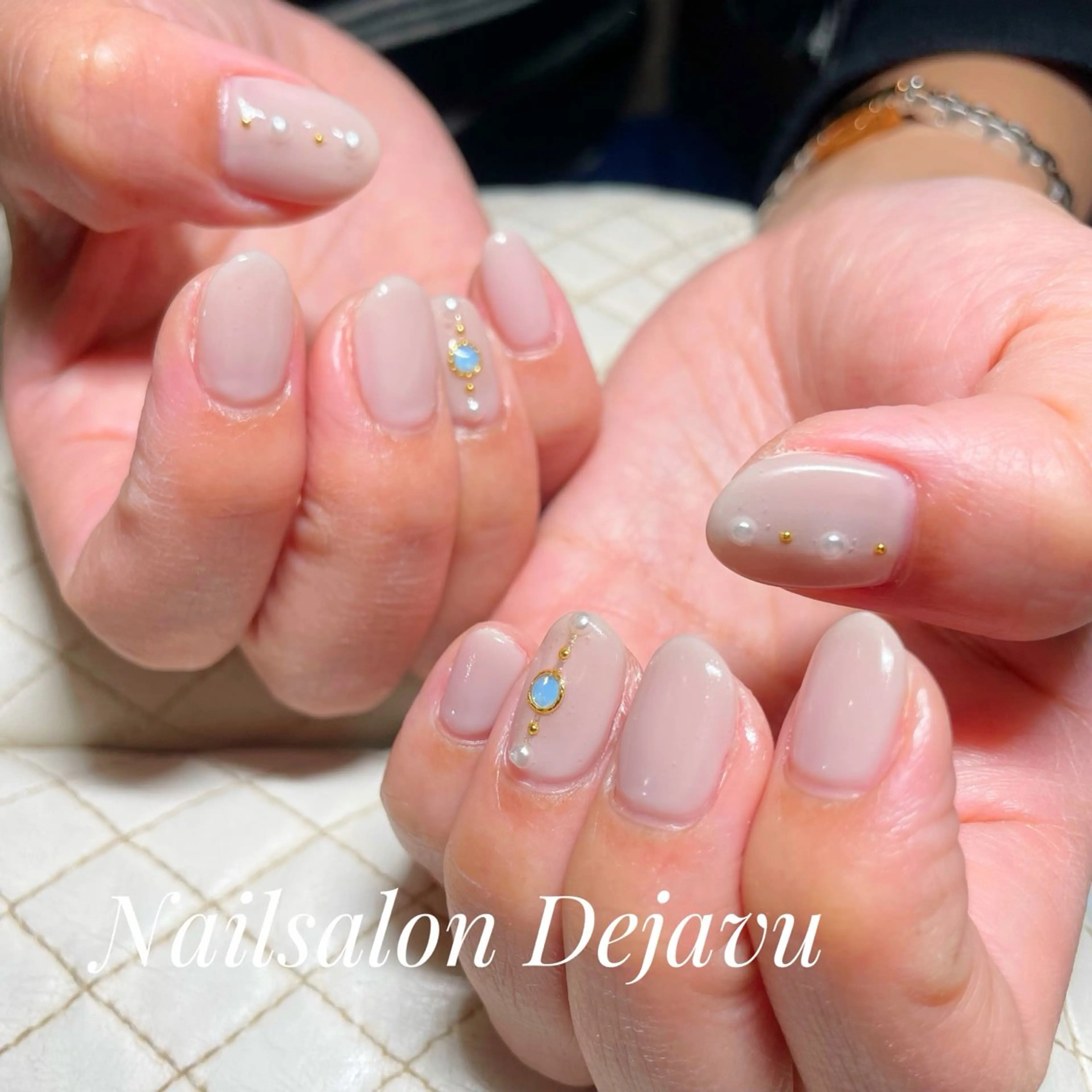 ネイル アートネイル ストーンネイル ハンドネイル Nail salon Dejavu 🌿のネイルデザイン