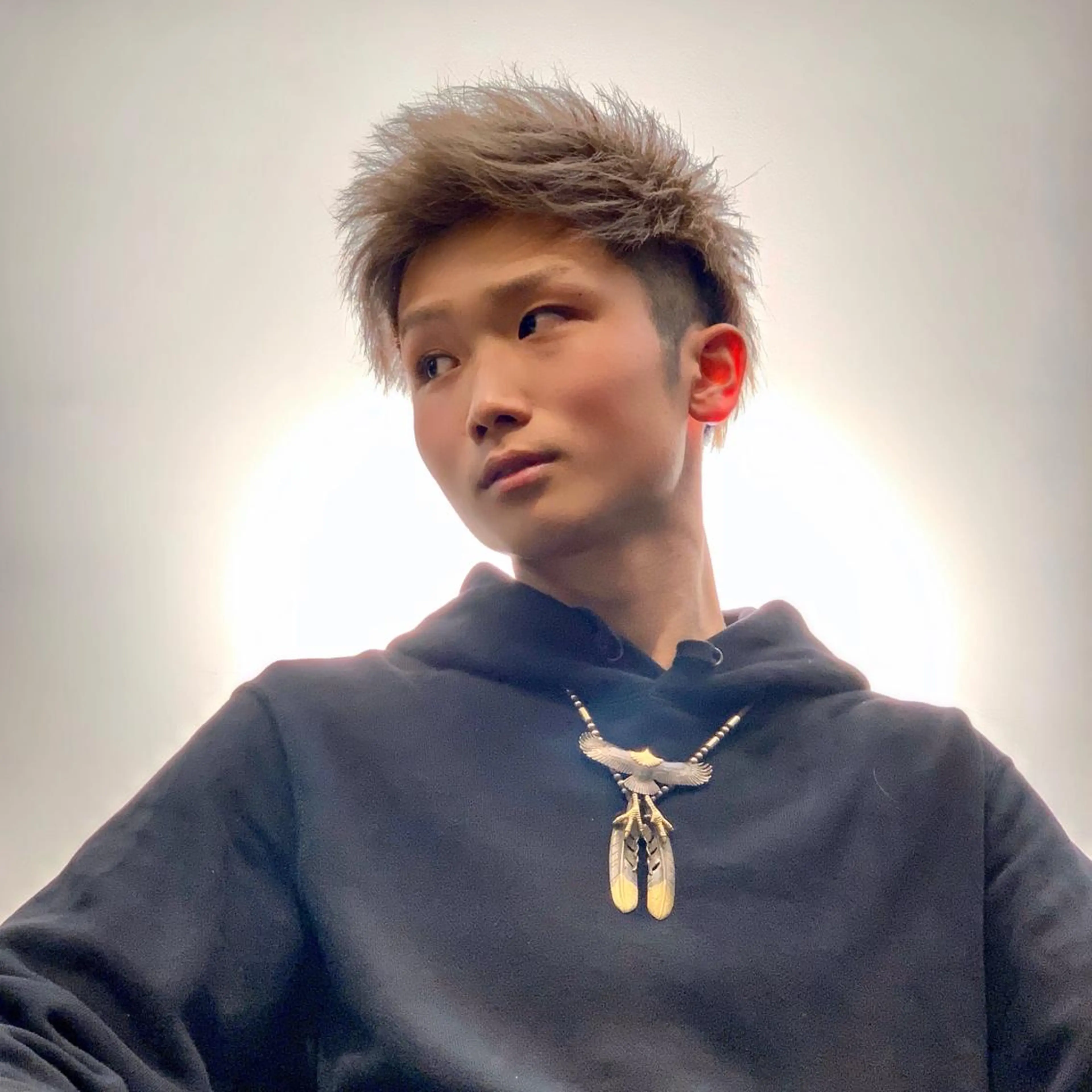 カラー メンズ メンズハイトーン モヒカン 刈り上げ グレージュ ハイトーンカラー カット ヘアカラー トリートメント メンズ専門　井藤 雅也のヘアスタイル