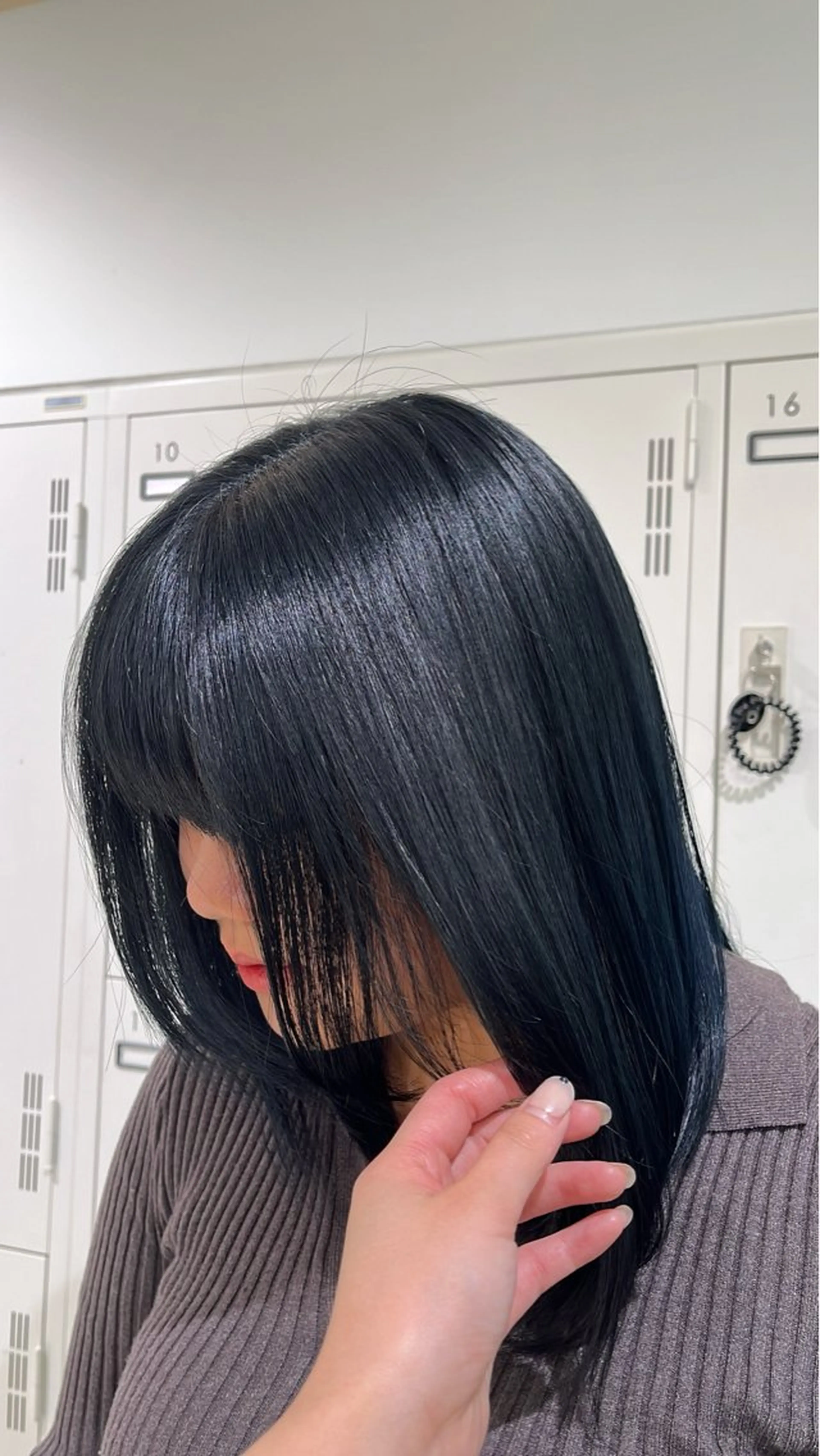 ミディアム カラー 黒髪 ブリーチ ブルーカラー ブルーブラック ダブルカラー カット ヘアカラー 【カラー支持率No. 1】リノ🪐のヘアスタイル