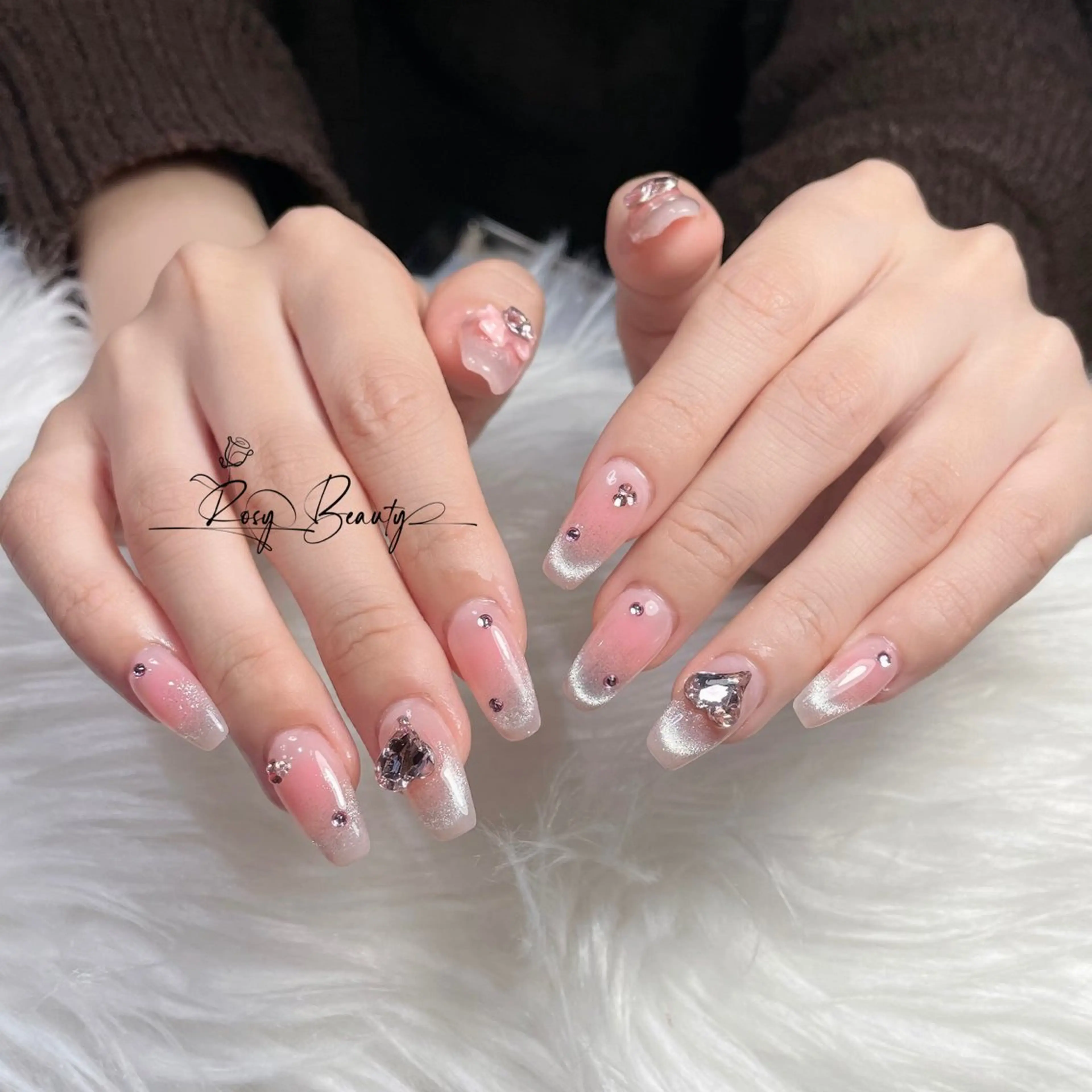 ネイル ハンドネイル RosyBeauty Salonのネイルデザイン