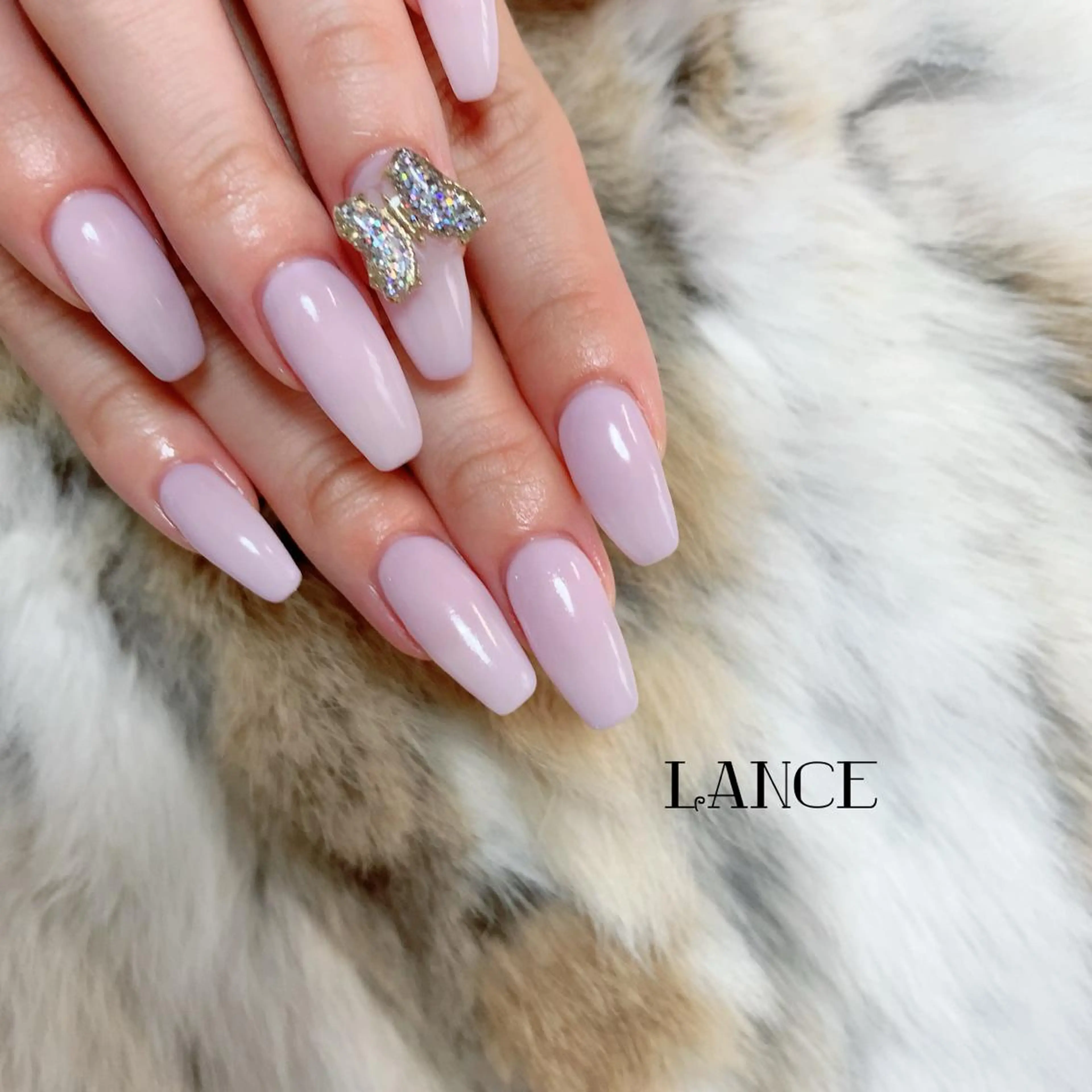 ミディアム ネイル オーロラネイル フレンチネイル キラキラネイル ワンホンネイル 冬ネイル Lance nailのネイルデザイン