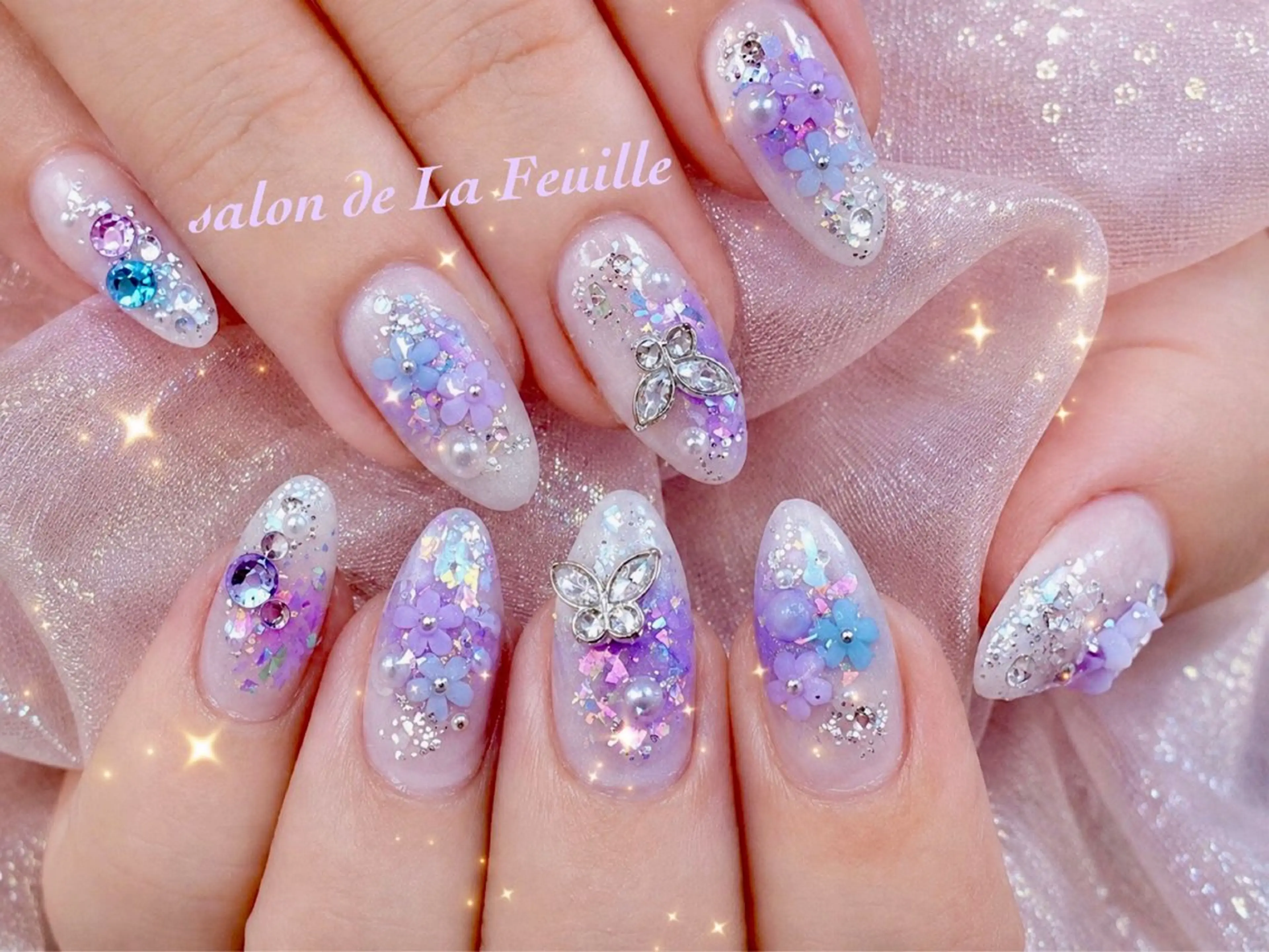 ミディアム サロンドラフィーユ LAFEUILLEのネイルデザイン