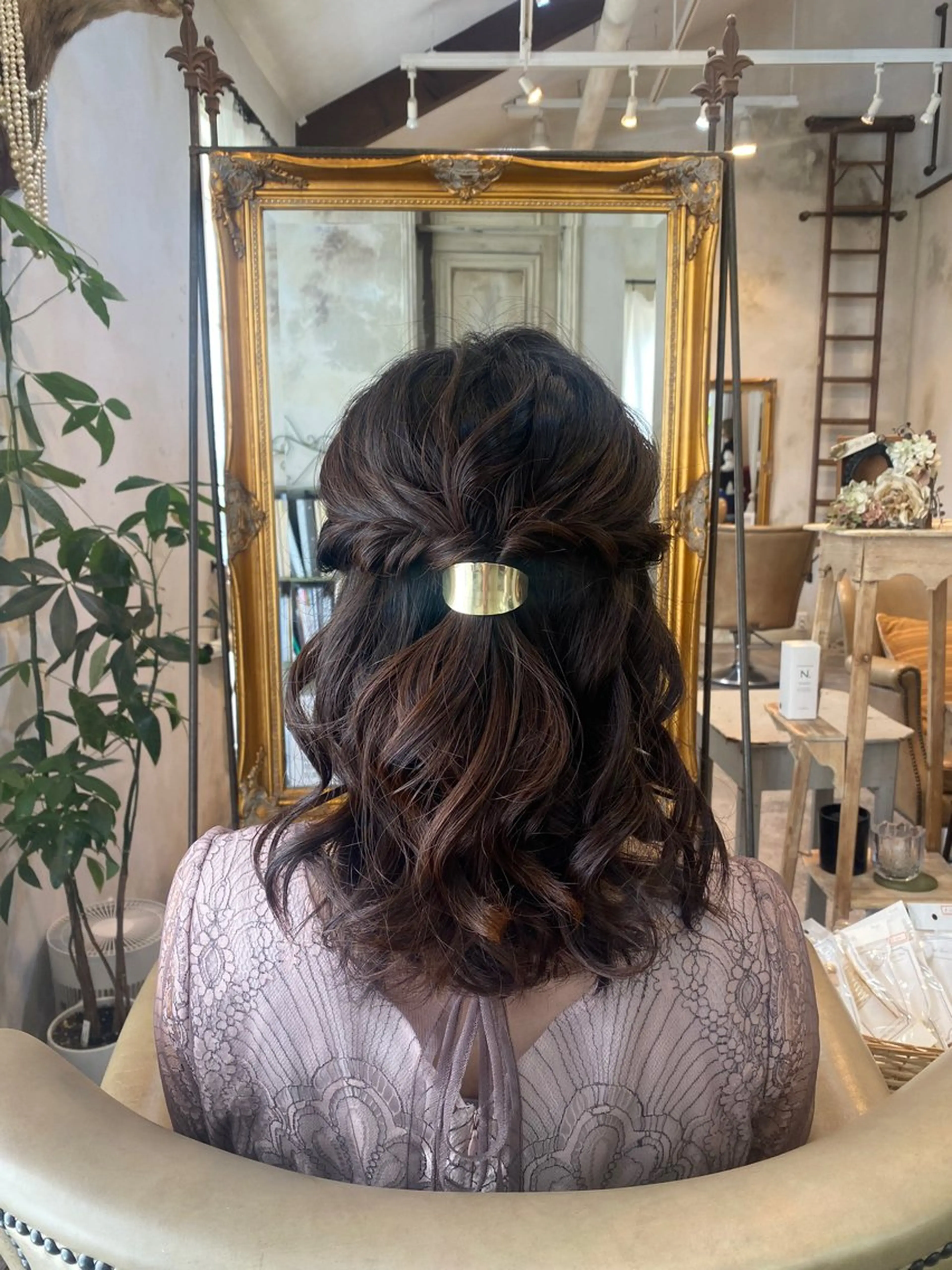 ミディアム ヘアアレンジ ハーフアップ . SHIZUKAのヘアスタイル