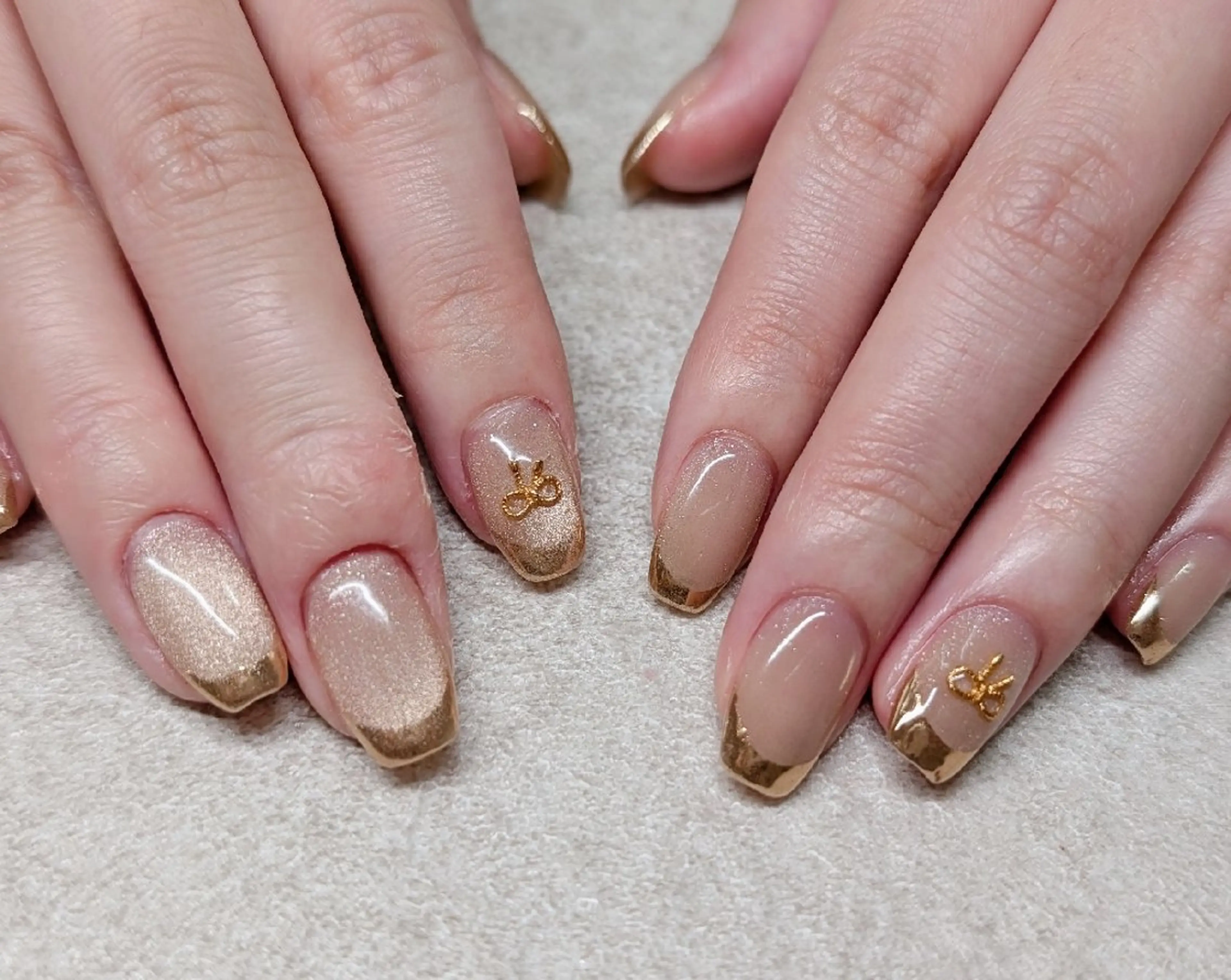 ネイル ガーリー キラキラネイル リボン FIKA 折戸のネイルデザイン