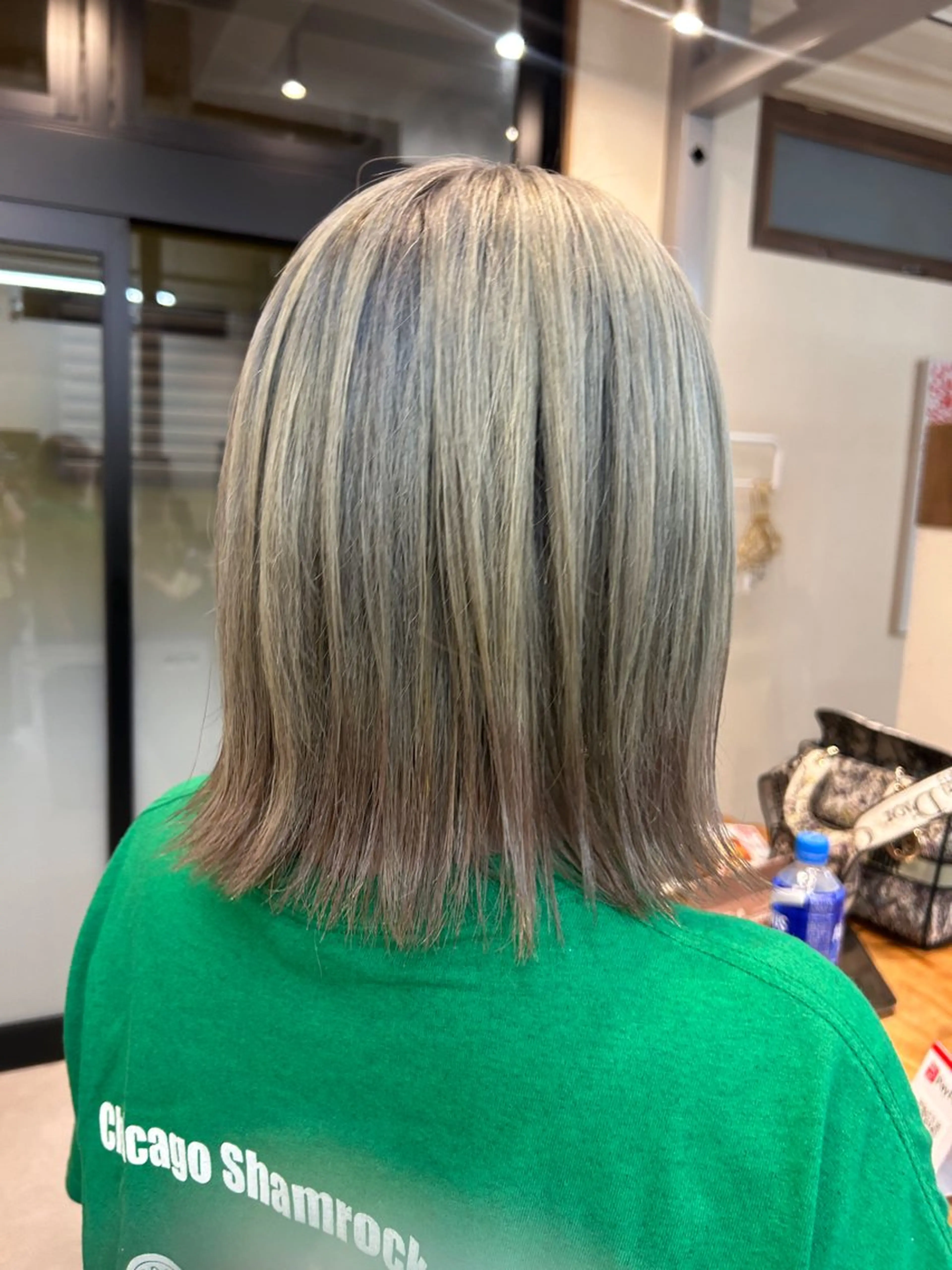 ミディアム カラー 井上 萌のヘアスタイル