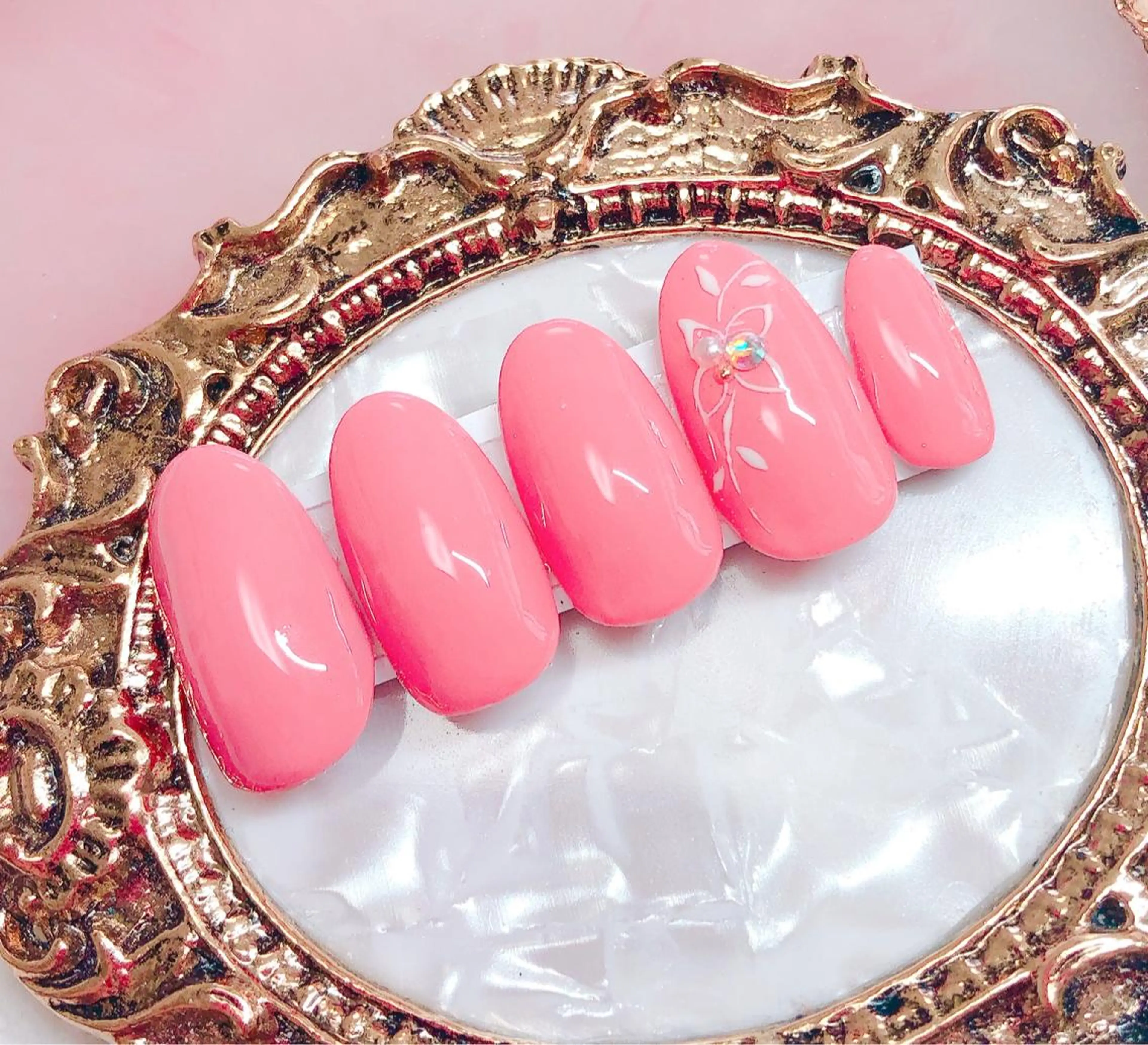 ネイル シンプルネイル CROWN プライベートサロンのネイルデザイン