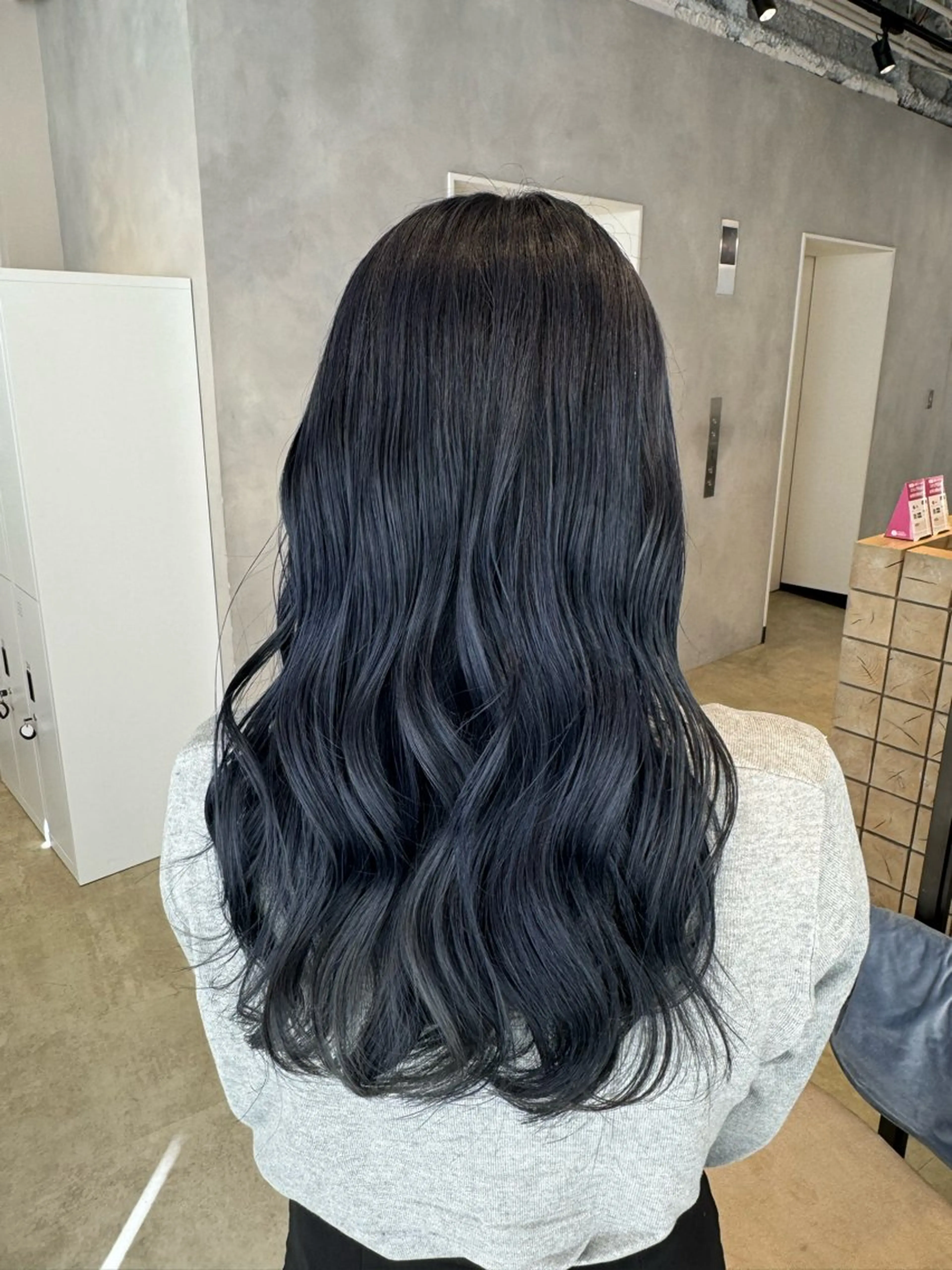 カラー ブリーチ ブルーカラー ネイビーカラー カット ヘアカラー トリートメント 透明感カラー✨艶髪 制作🌱山根あゆみのヘアスタイル