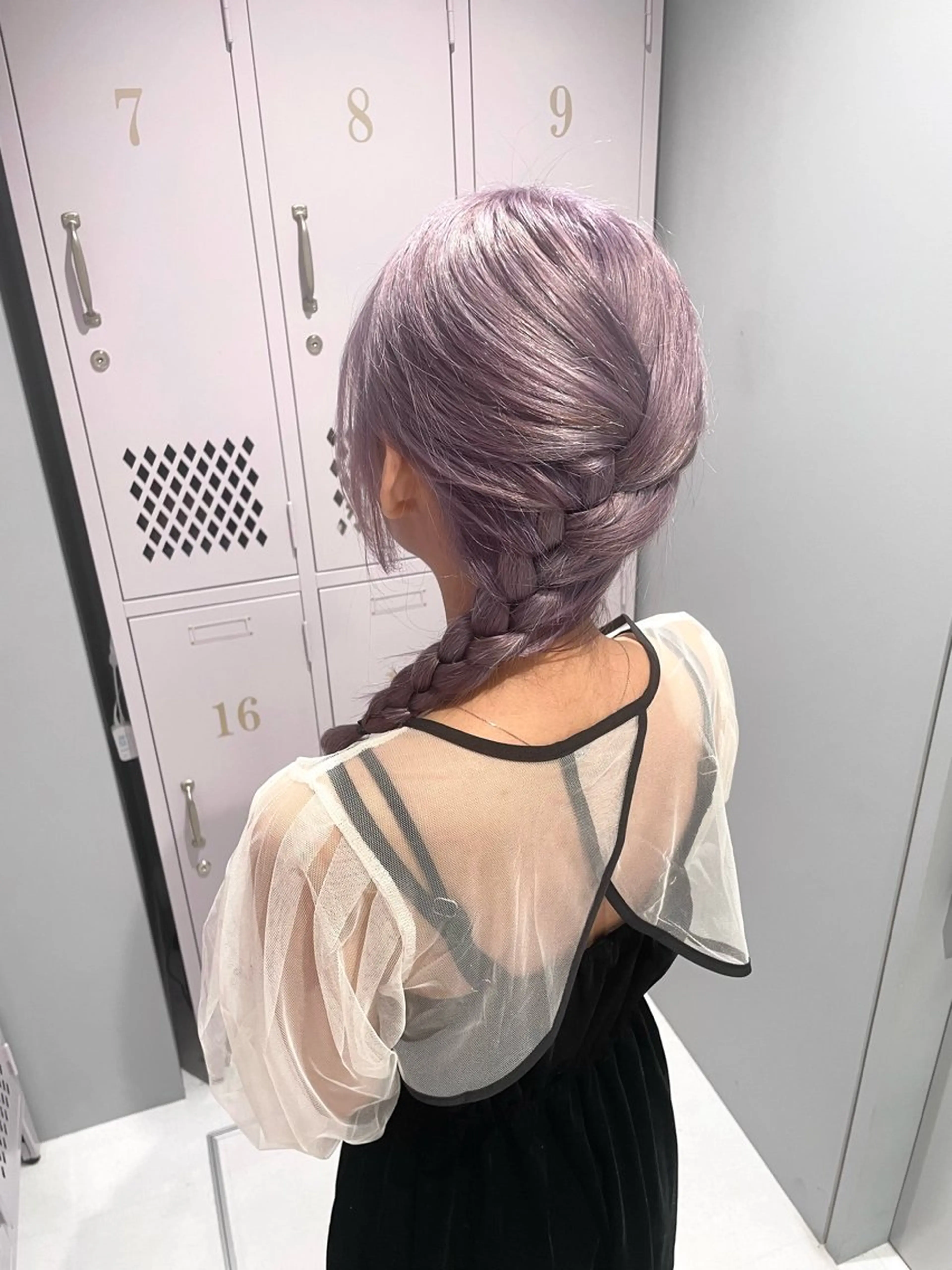 セミロング カラー ヘアアレンジ ラベンダーカラー 菜々🫧新宿 透明感ケアブリーチのヘアスタイル