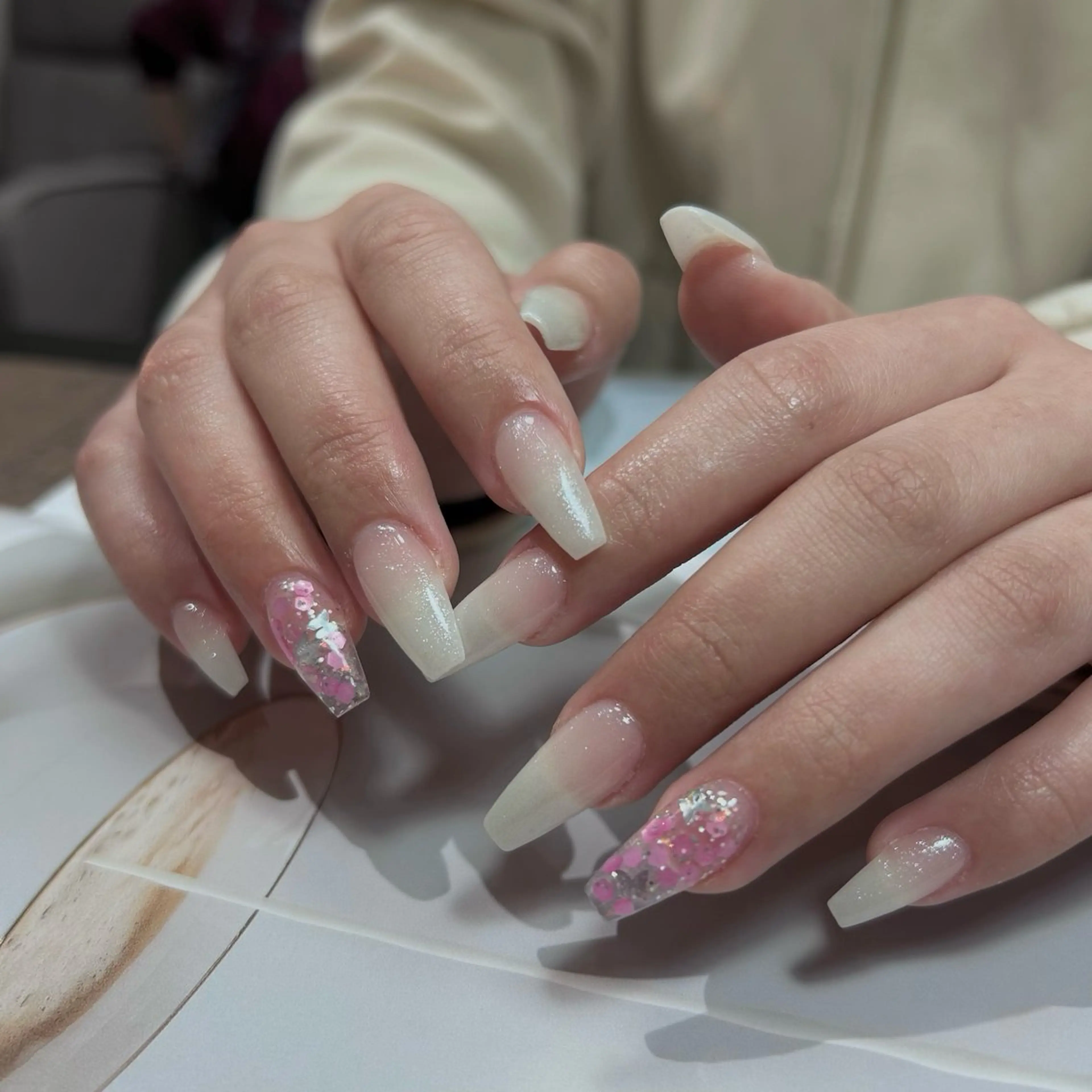 ネイル グラデーション ラメ(グリッター) マグネットネイル ミラーネイル ニュアンスネイル ハンドネイル Lumi de nailsのネイルデザイン