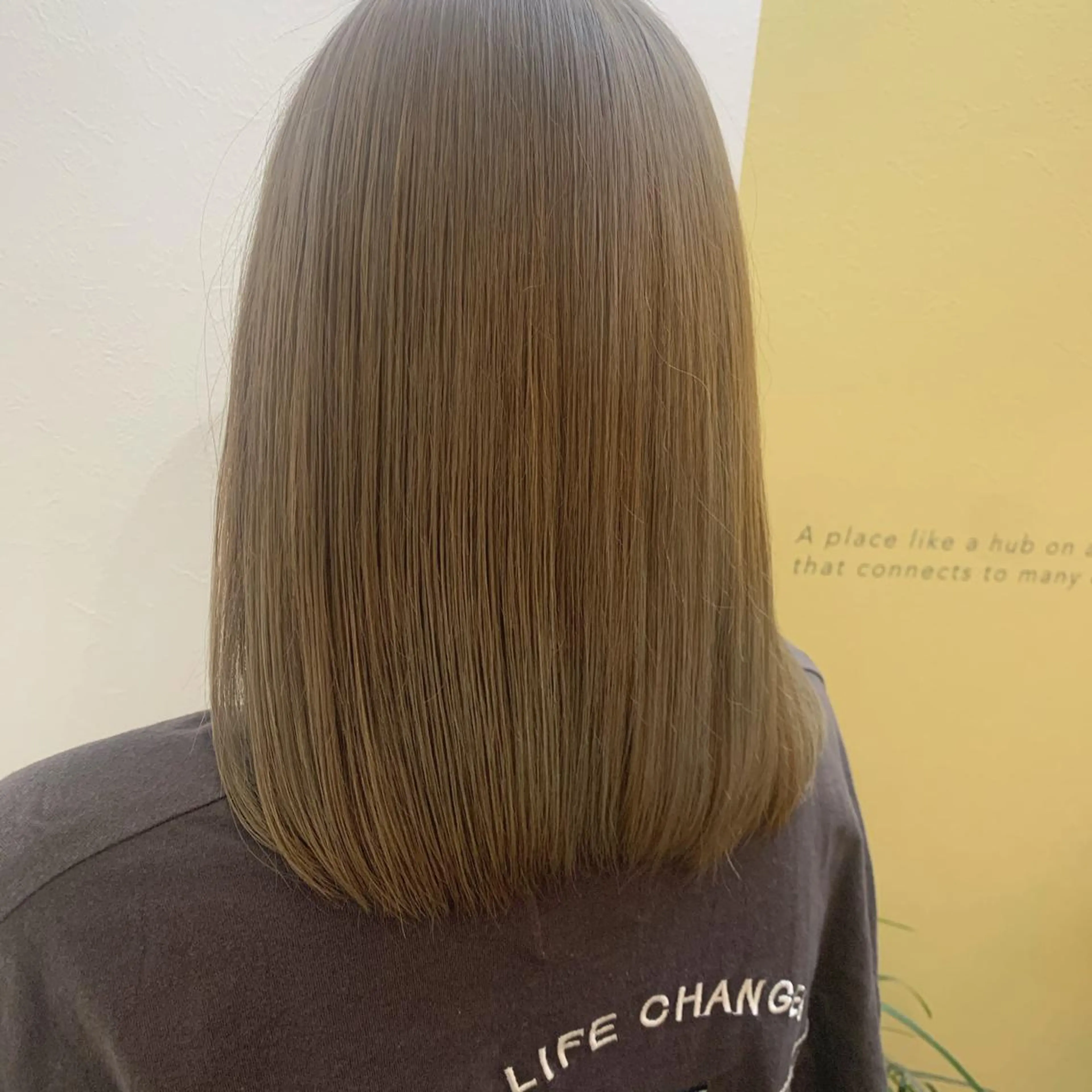 ミディアム カラー ベージュカラー ブリーチ ブロンド ブロンドベージュ カット ヘアカラー トリートメント hub hair レイヤー/透明感のヘアスタイル