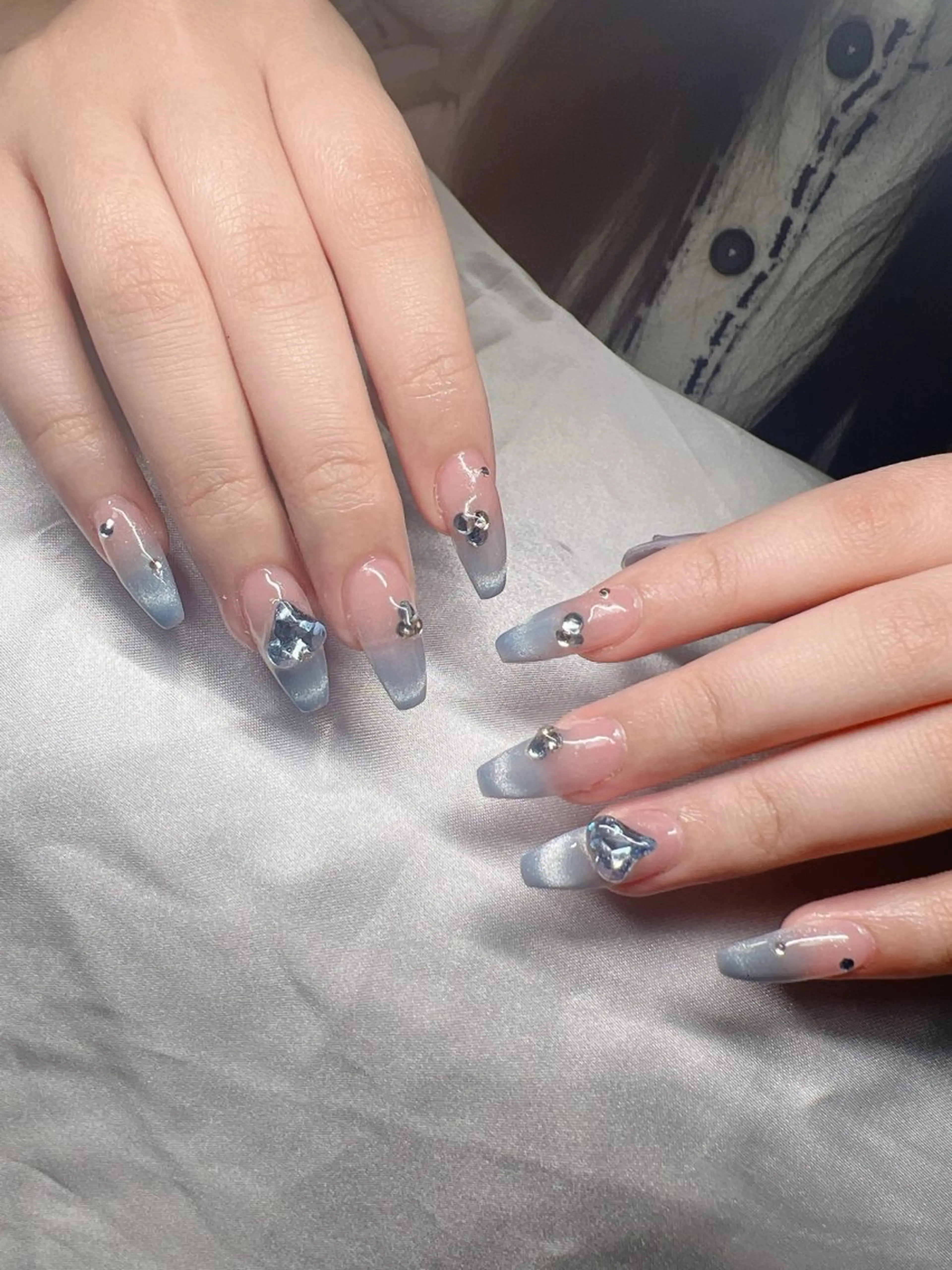 ネイル 長さ出し グラデーション 卒業式 キラキラネイル マグネットネイル Lee Nailsのネイルデザイン