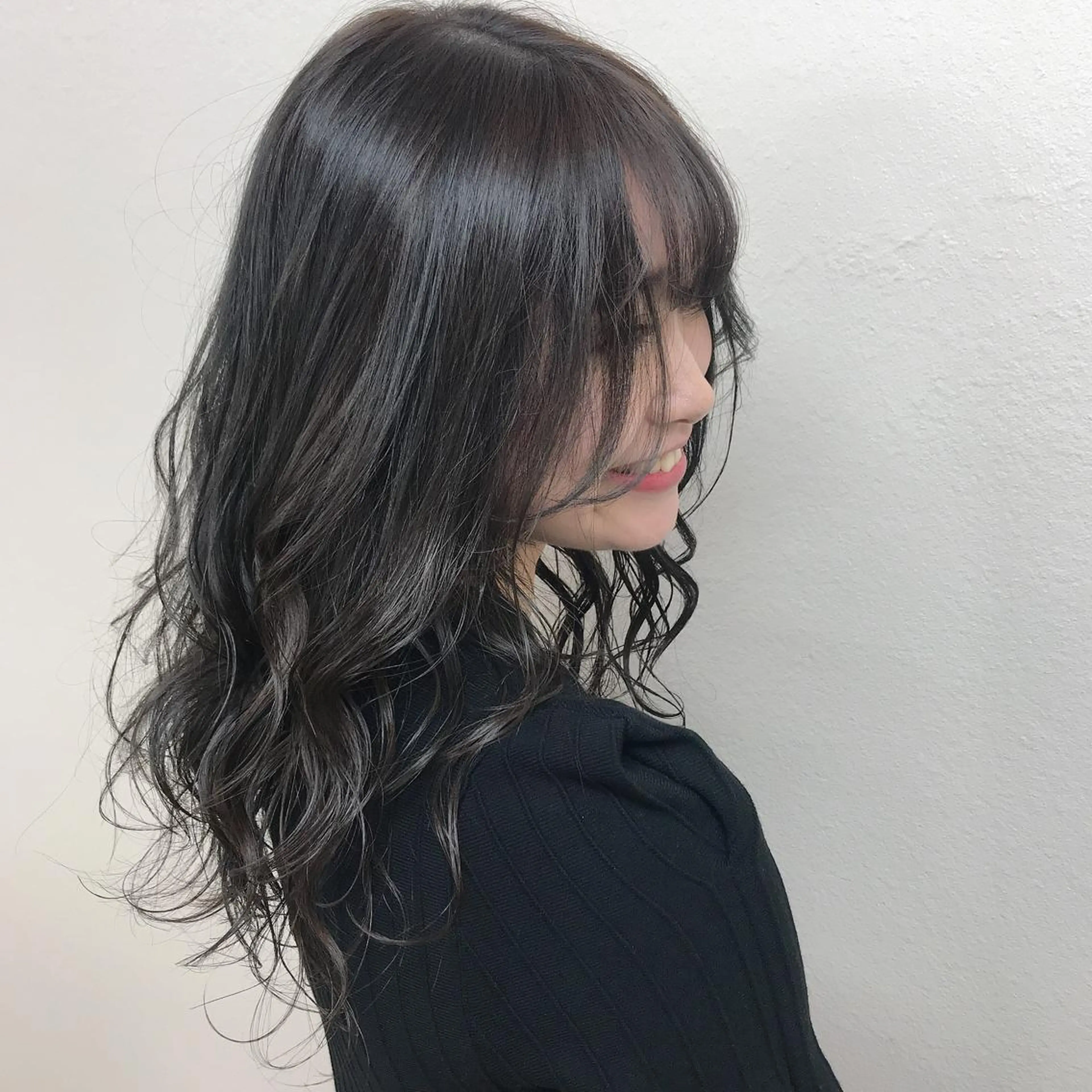 ミディアム カラー ブリーチ グレージュ ブリーチなしカラー 🩵ハイトーン 美咲🩵のヘアスタイル