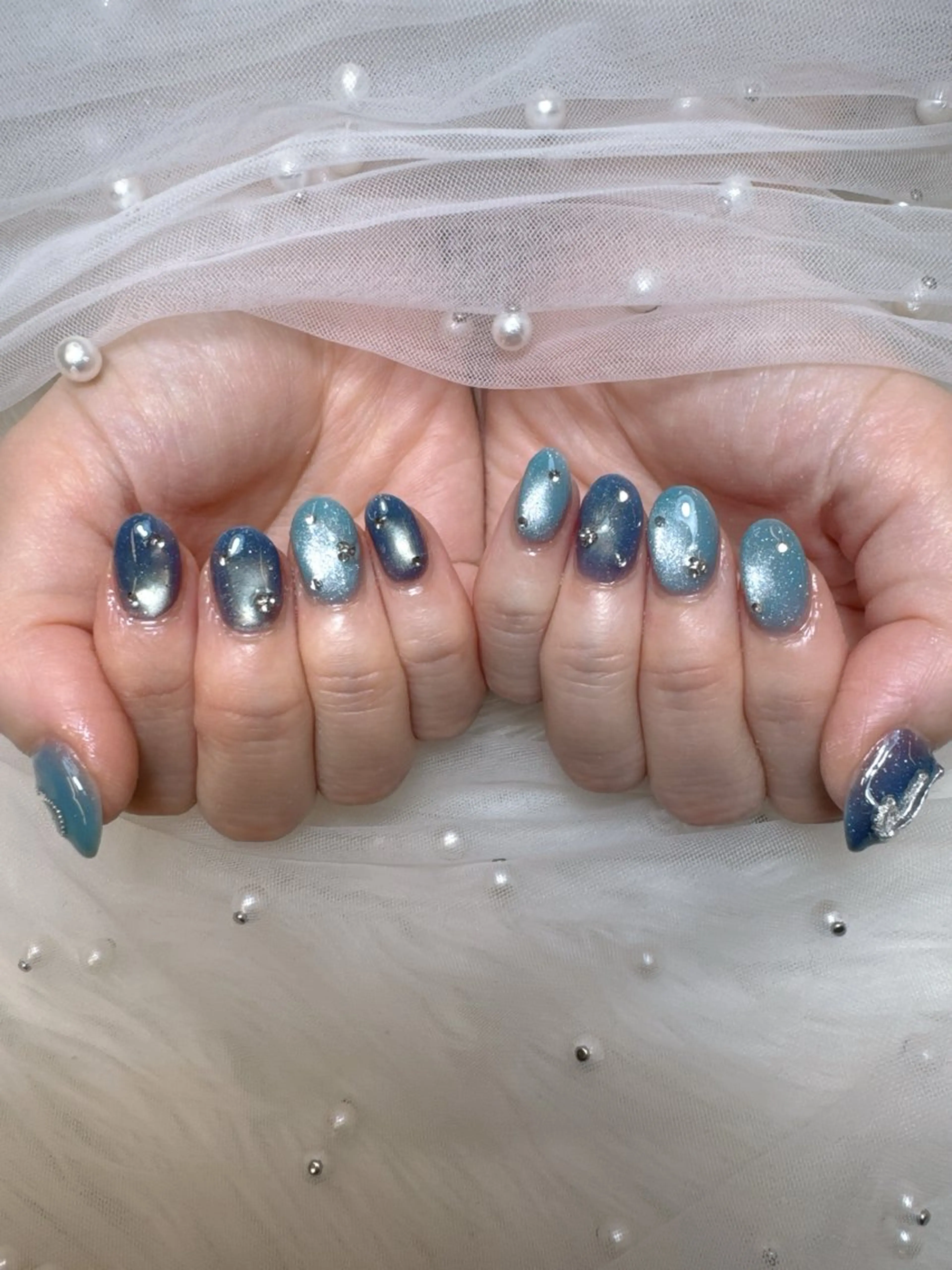 ネイル フレンチネイル ガラスフレンチ キラキラネイル 韓国ネイル 持ち込み ハンドネイル Queeens nailのネイルデザイン