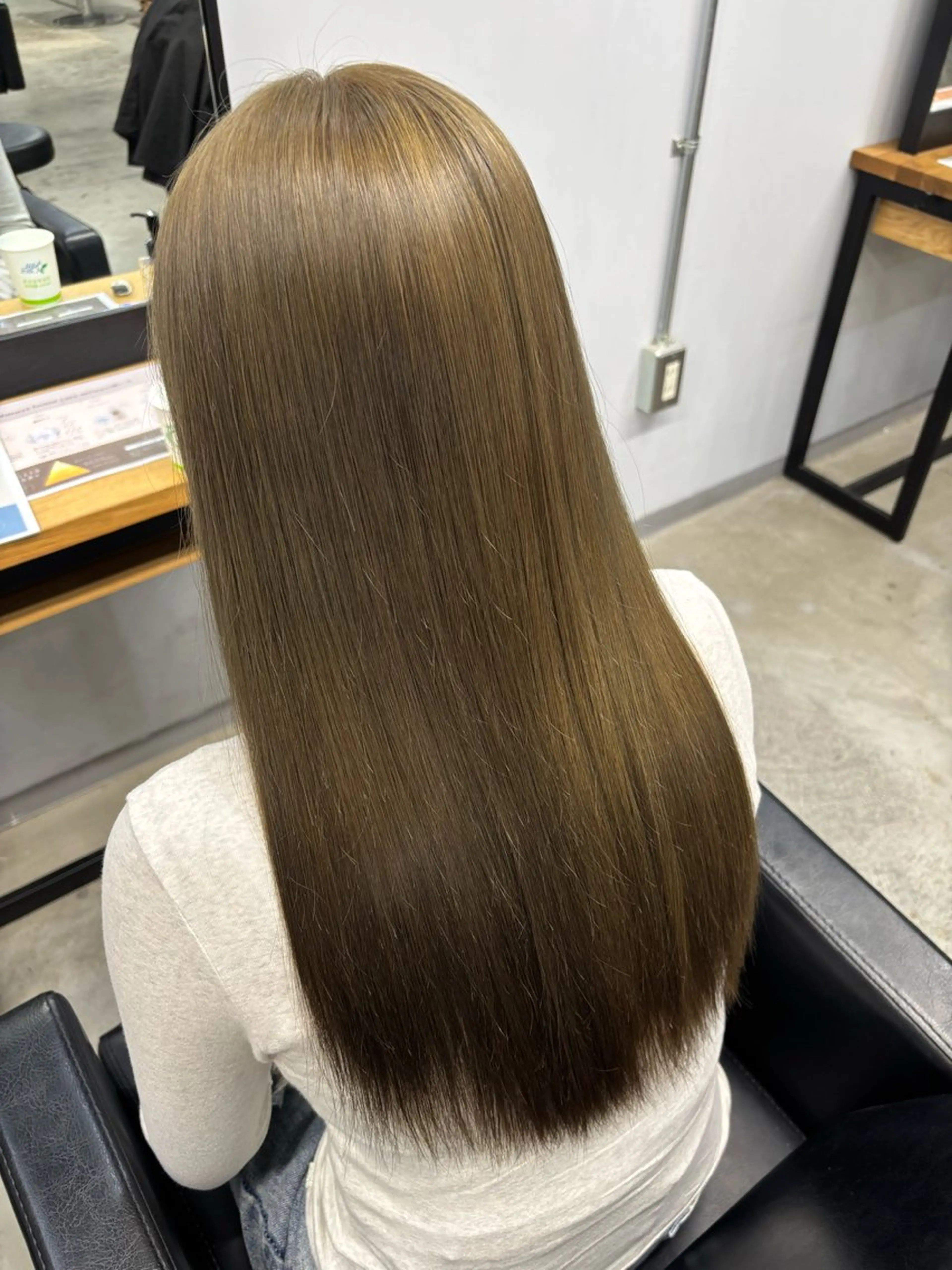 カラー ブリーチ 透明感カラー グレージュ オリーブグレージュ オリーブグレー ヘアカラー トリートメント かの／GiseL／ ハイトーン／ブリーチのヘアスタイル