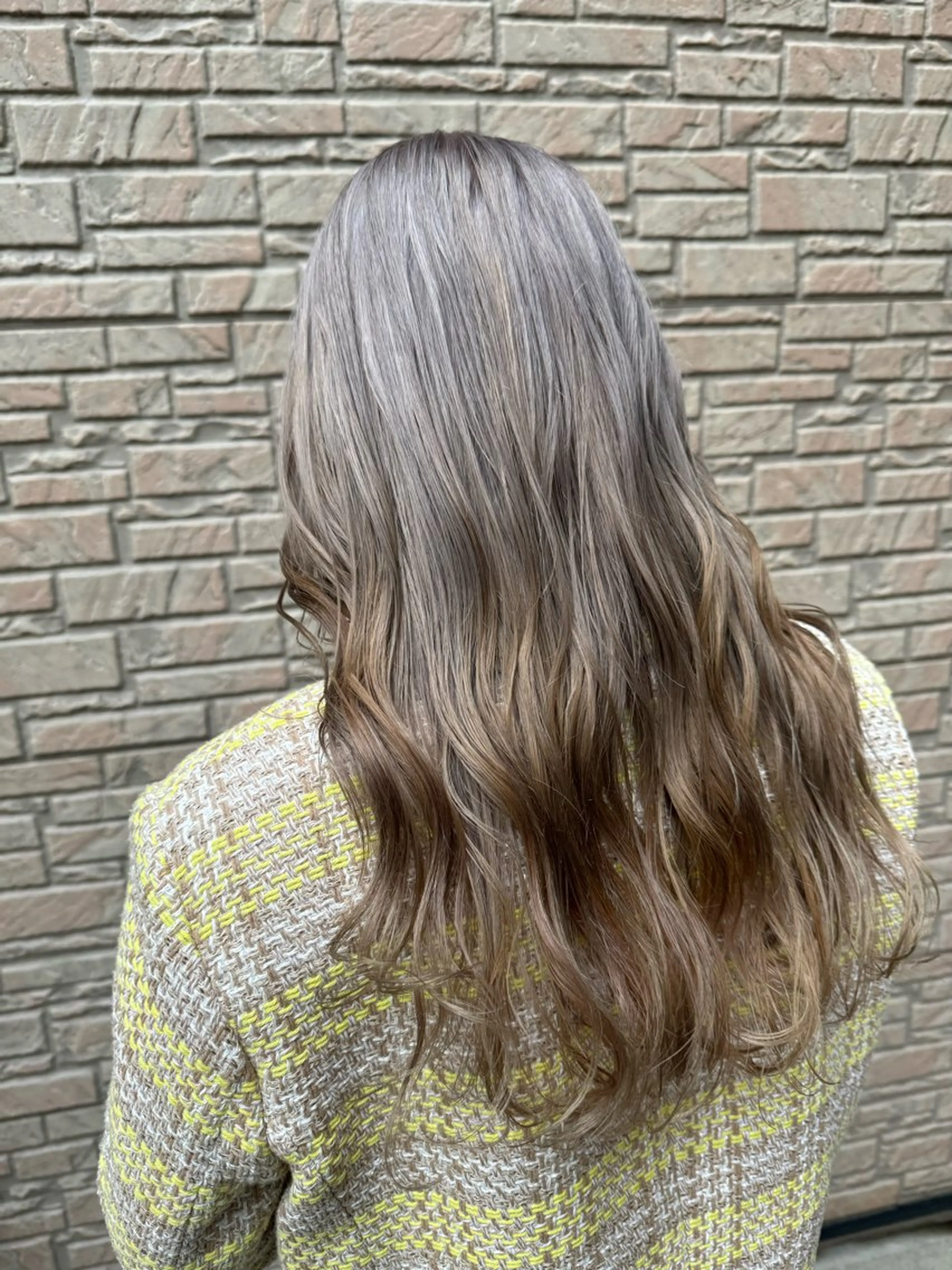 ロング カラー ブリーチ ダブルカラー グラデーションカラー ワタナベ テルマサのヘアスタイル