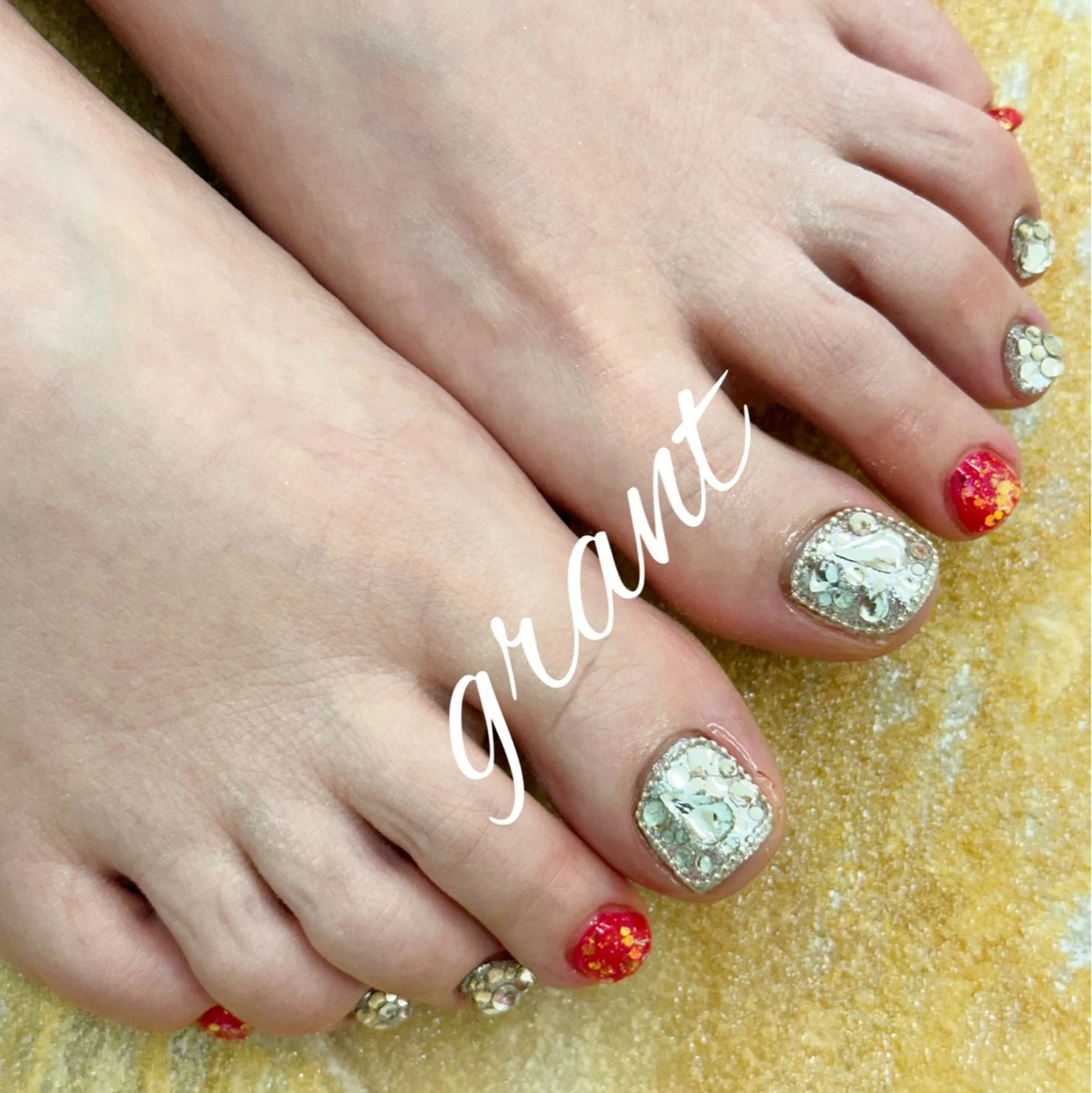 ネイル フットネイル キラキラネイル フットネイル nailsalon grantのネイルデザイン