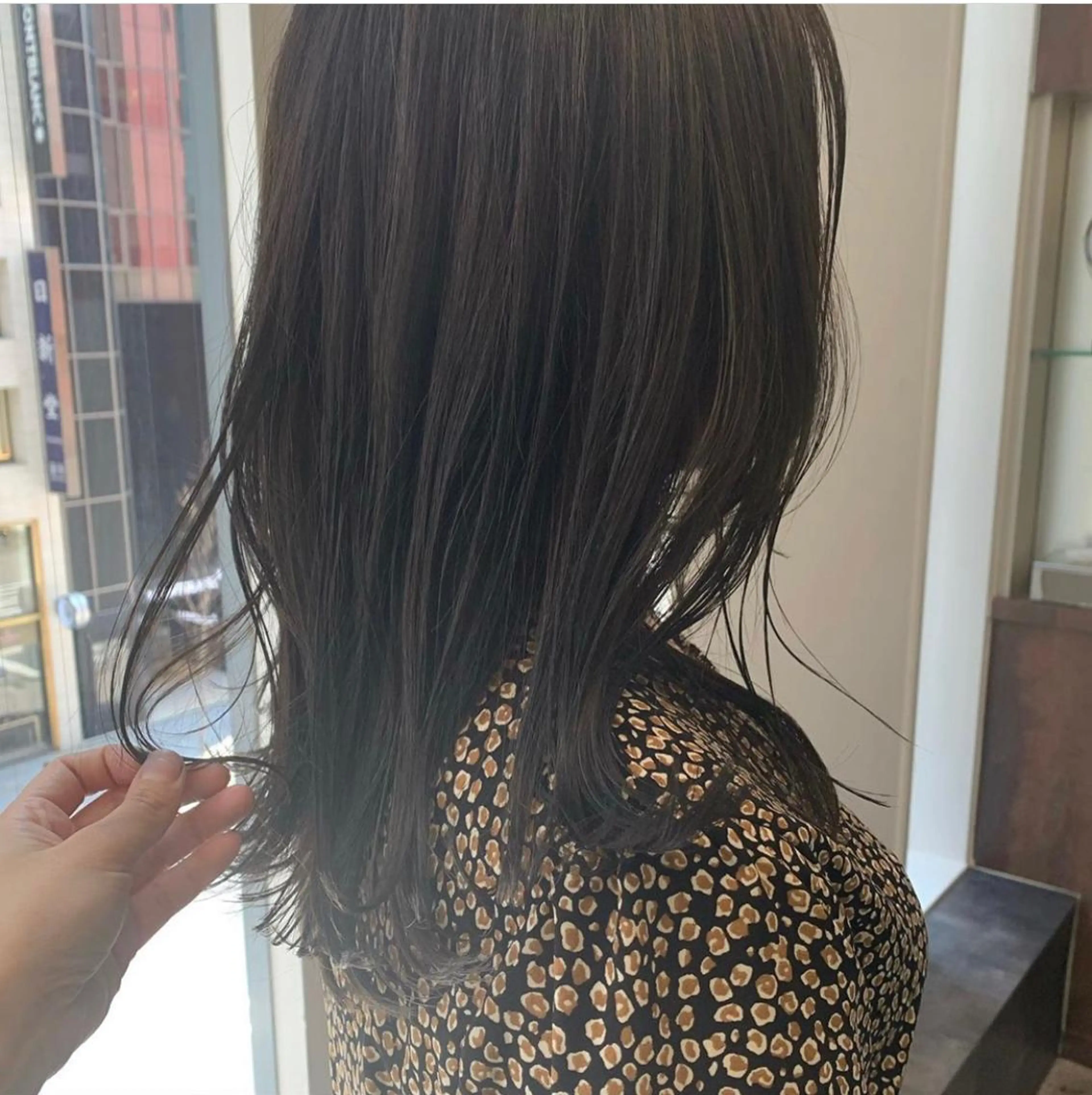 セミロング WISTERIA KAORUのヘアスタイル